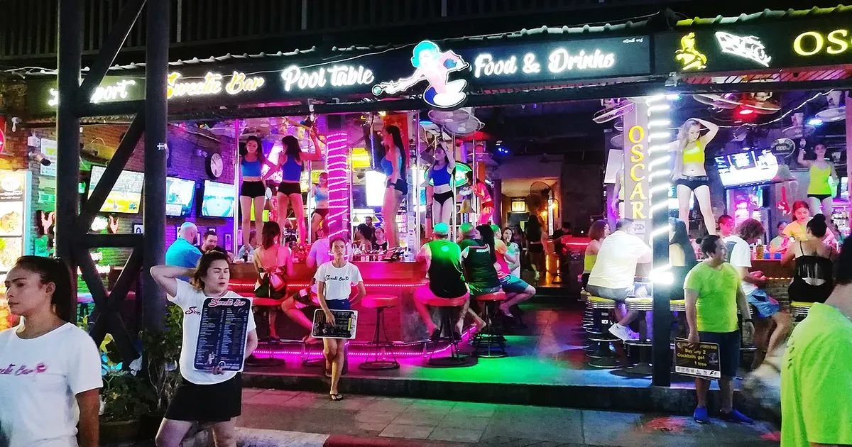 Tai on võtnud lõdva püksikummiga turistide suhtes jäiga hoiaku