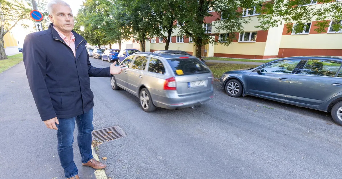 Kuu tänava rahvas jageleb linnaga parkimise pärast