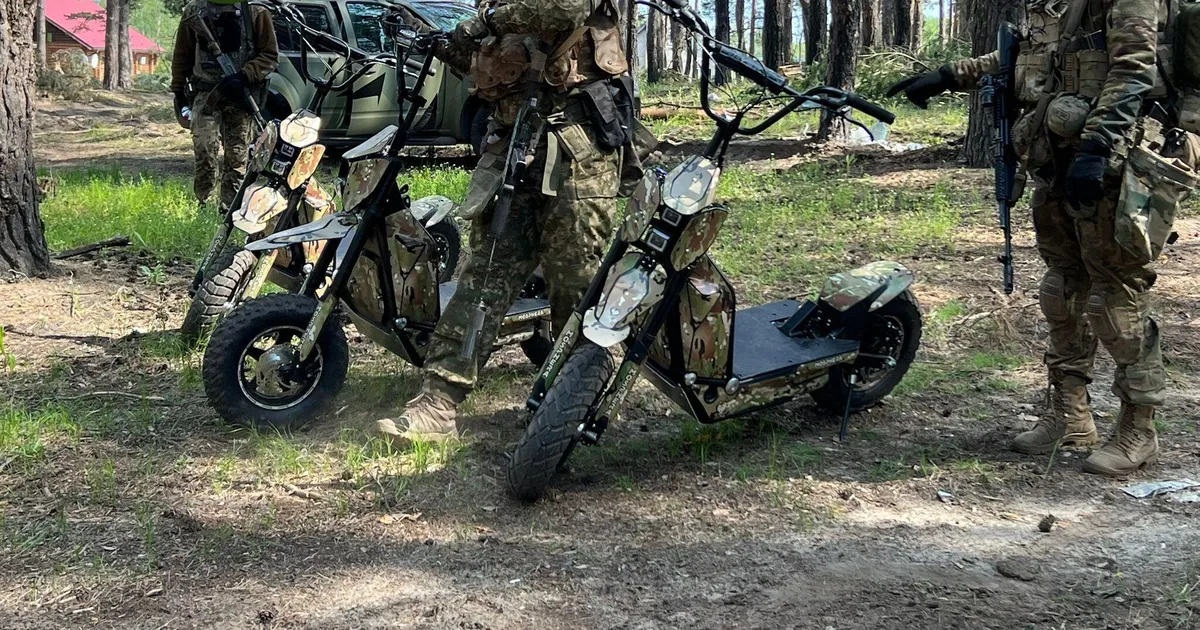 Vaiksed ja kiired: Läti elektritõukerattad on Ukraina rindel asendamatud abilised