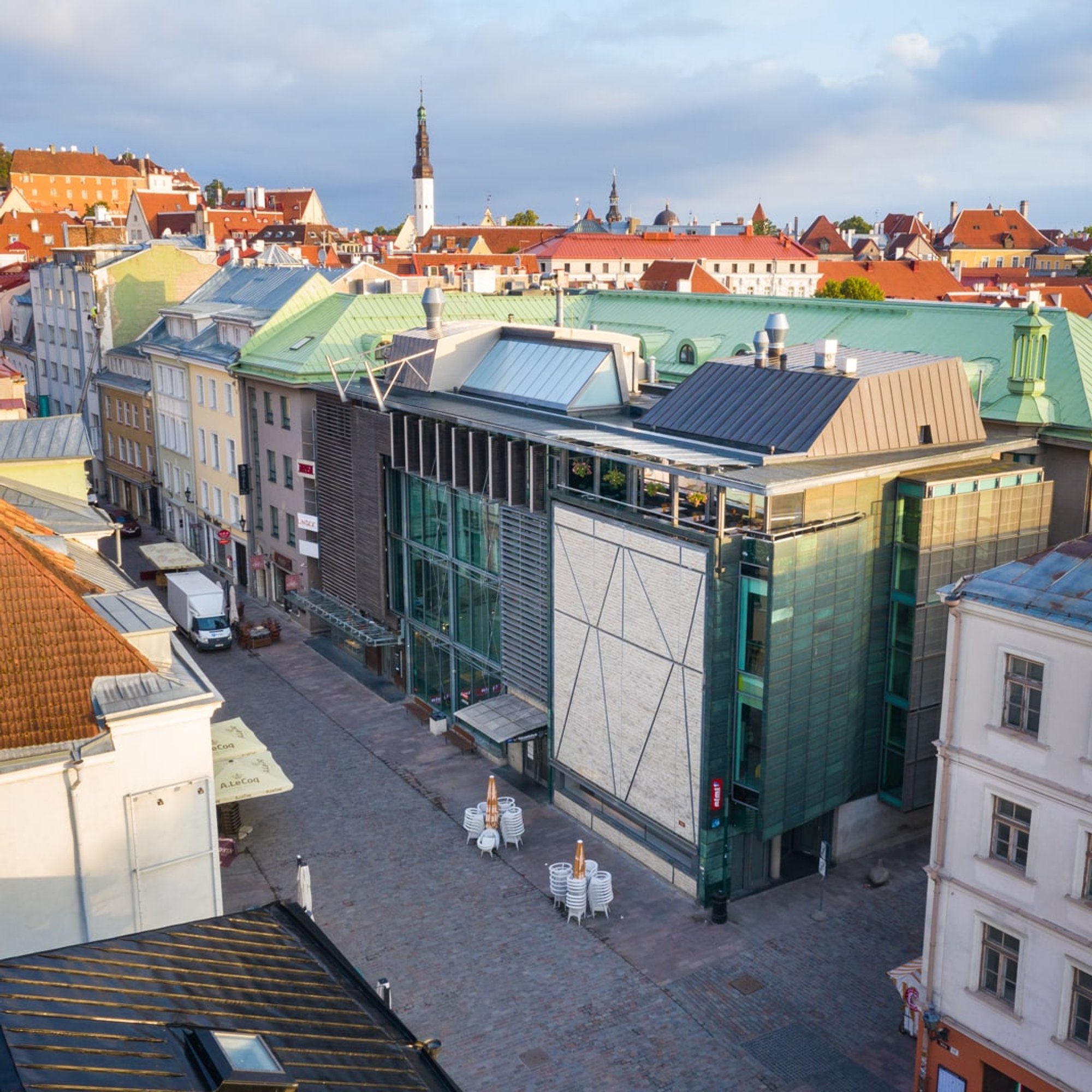 25 aastat Tallinna vanalinna südames. De La Gardie kaubanduskeskus tähistab veerandsajandat juubelit