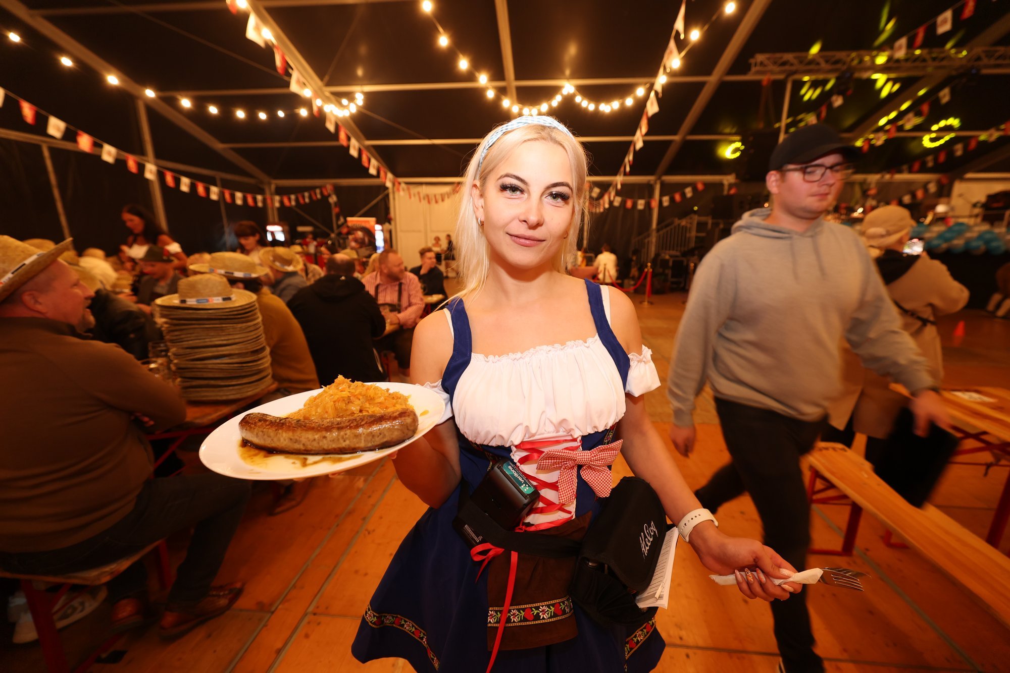 FOTOD | Kui õlu vaadis vahutab! Oktoberfest täitis Tallinna Lauluväljaku õllesõpradega