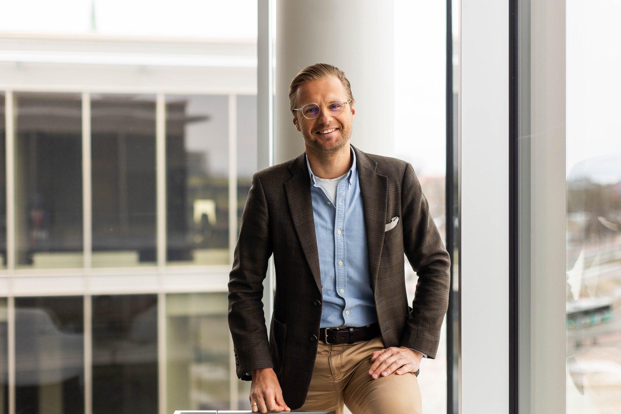 Ellex Raidla advokaadibüroo uue juhtivpartnerina asus Ants Nõmperi asemel ametisse Martin Mäesalu