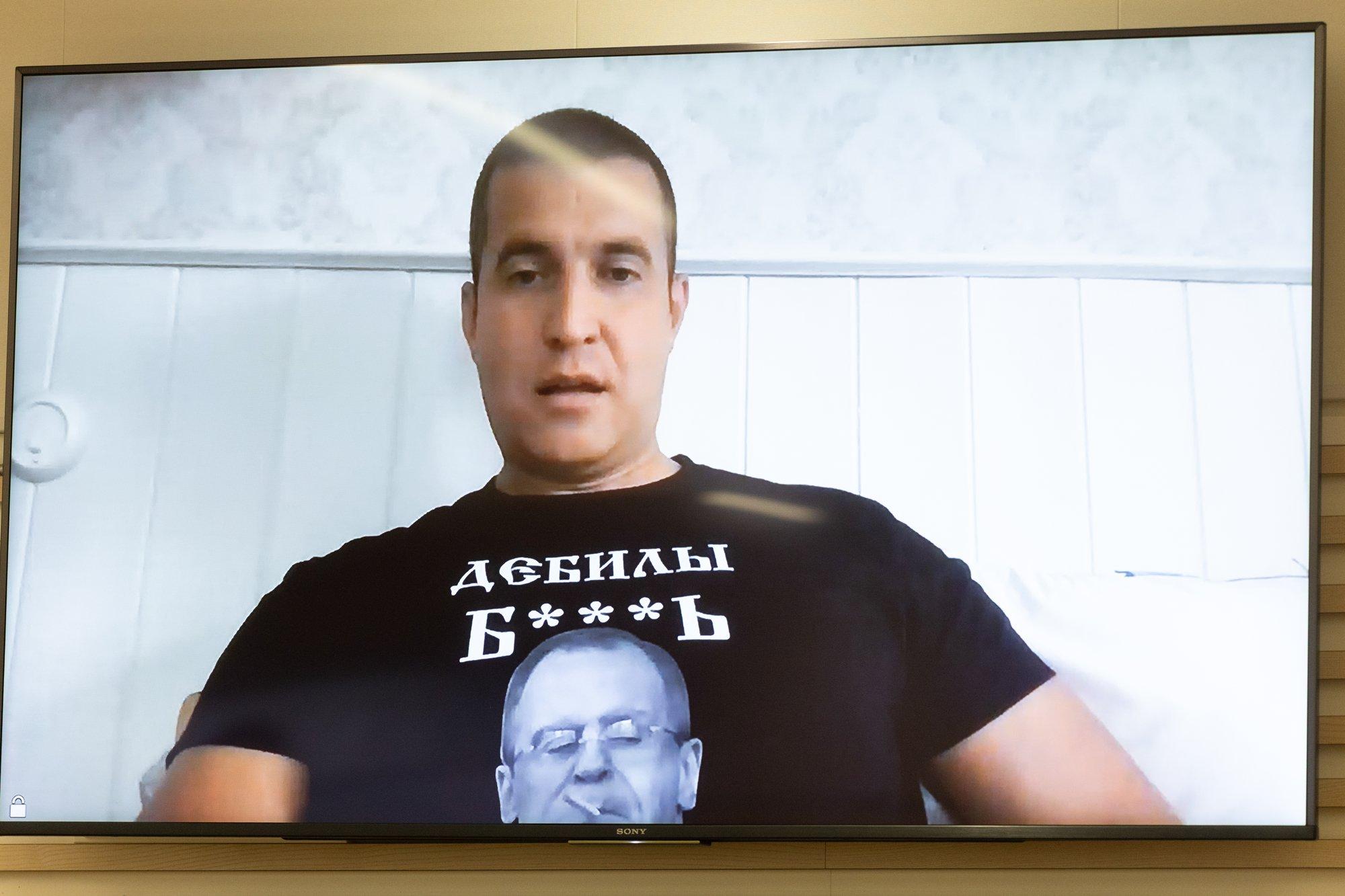 Välismaale putkanud Andrei Vesterinen näitas keset kohtuistungit kirja teel oma kaitsjale ust