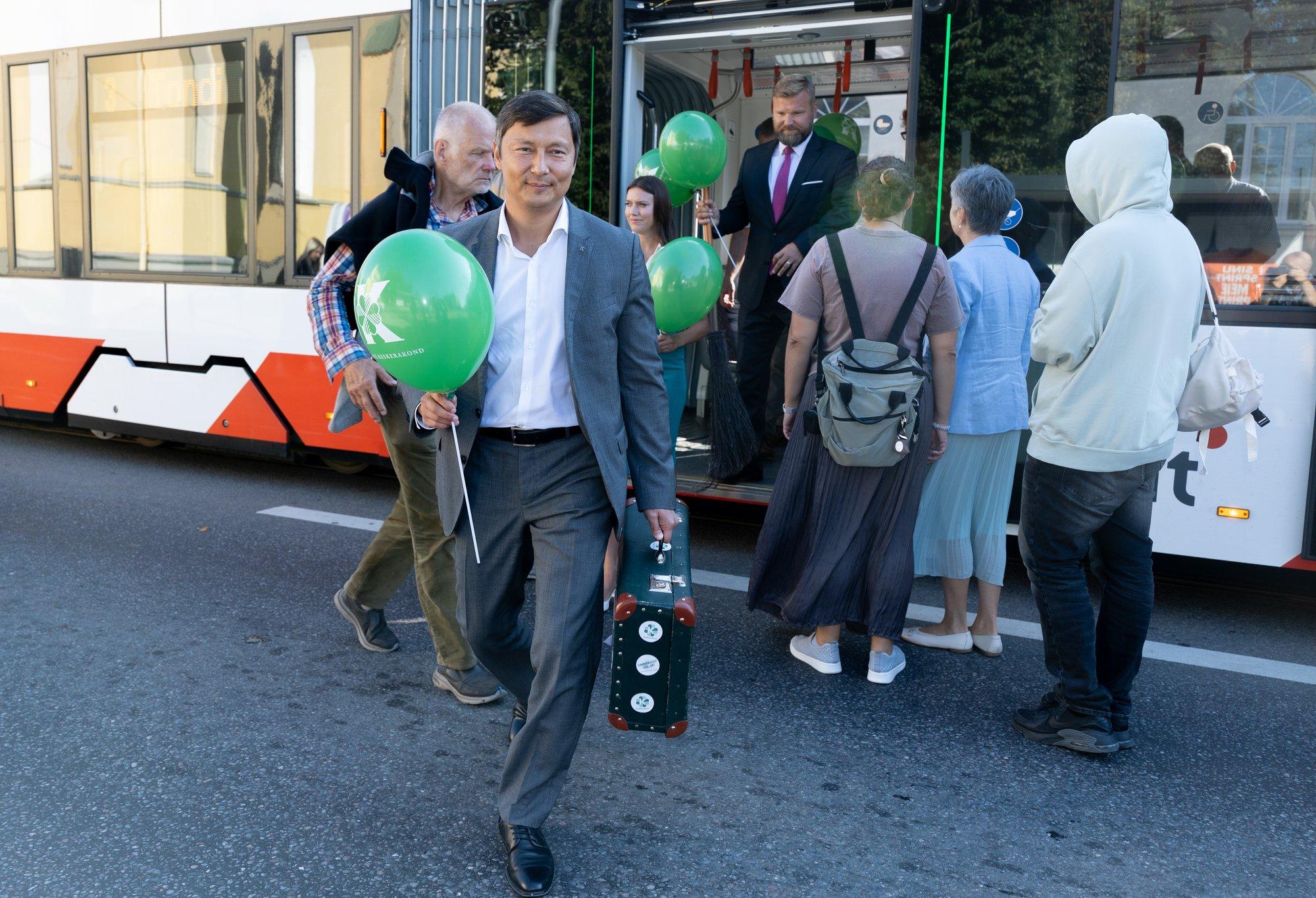 FOTOD | Keskerakond, Eesti 200 ja Parempoolsed andsid enda valimisnimekirjad üle