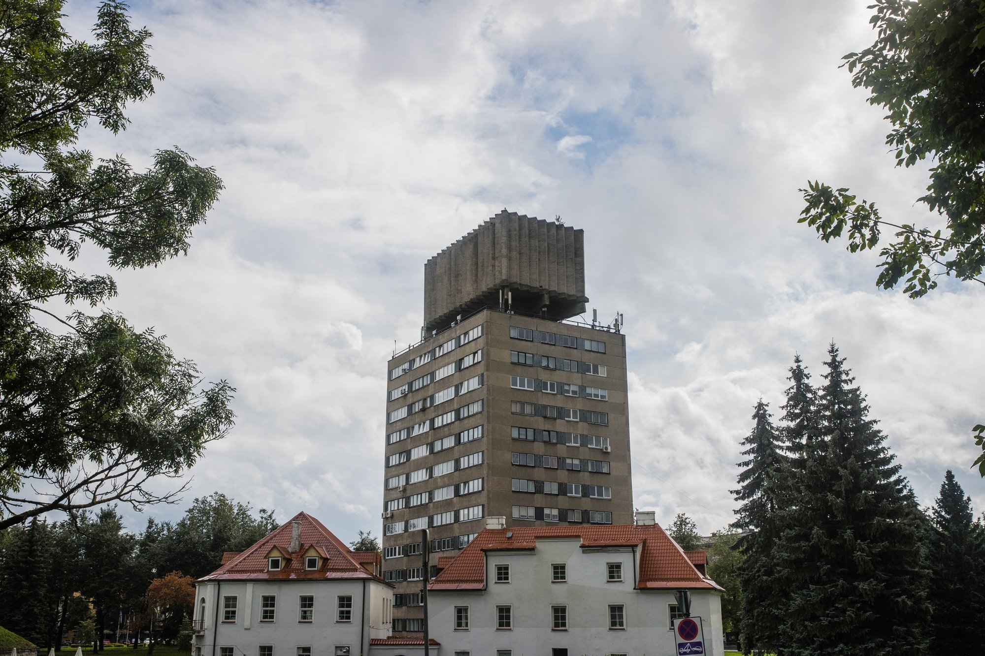 Sõda ei peleta, aga eestikeelne kool küll. Eksperdid avavad Narva kinnisvaraturu tagamaid