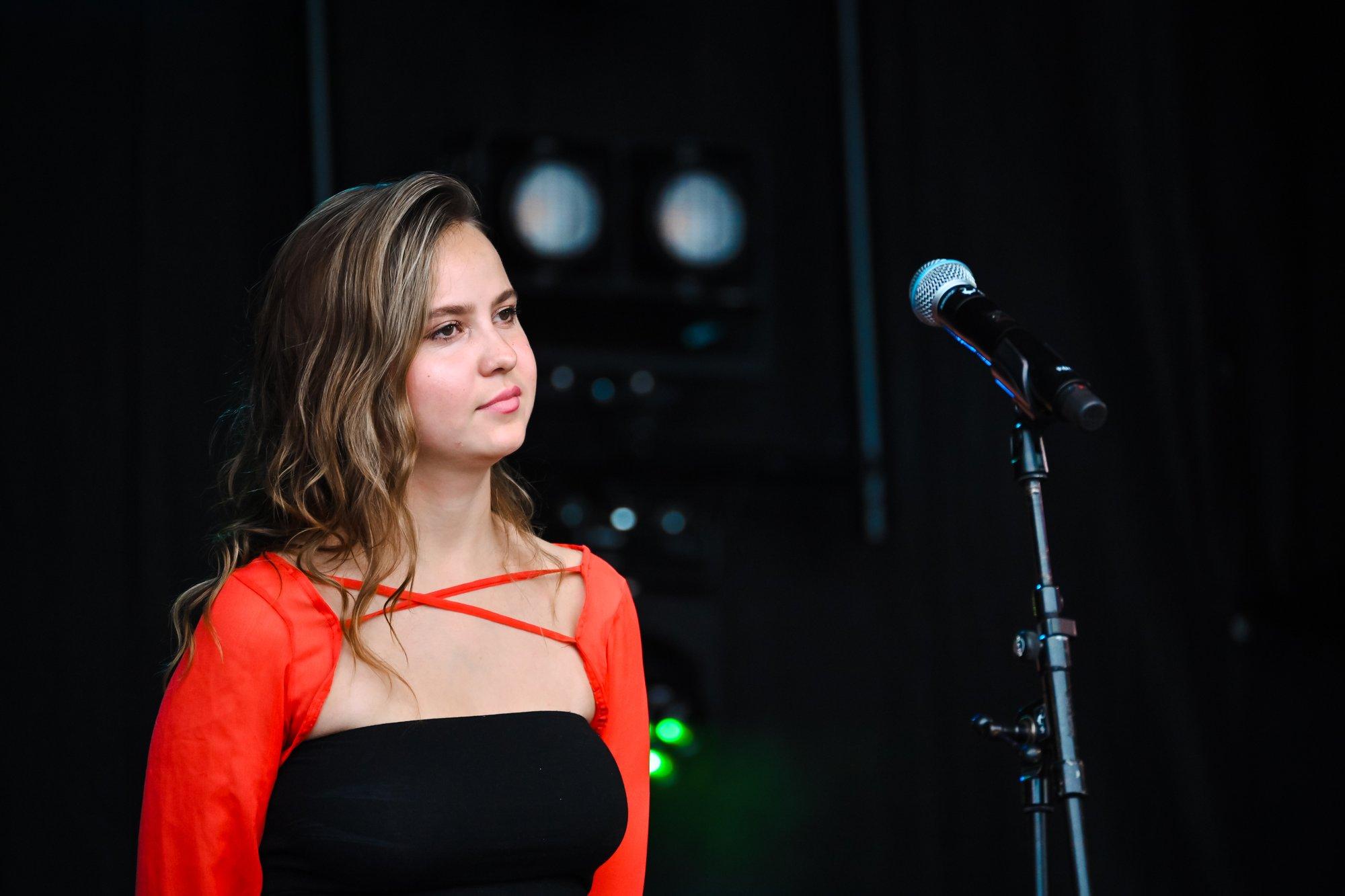 Narvas Kreenholmi rajoonis üles kasvanud Alika sai tunda sealset norimist. „Tüdrukud võisid mind lausa nurka suruda“