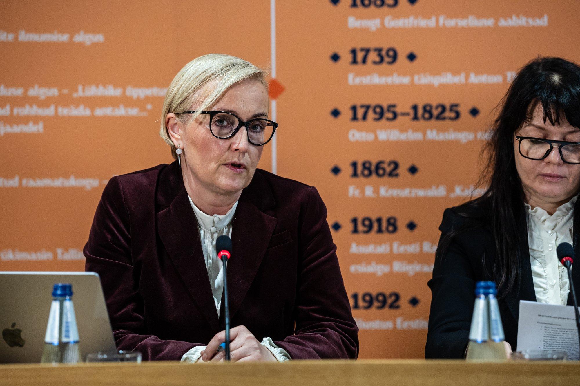 Minister Kristina Kallas: ise tahame, et noored osaleks poliitikas, ja siis keelaks koolides mobiilid ära?