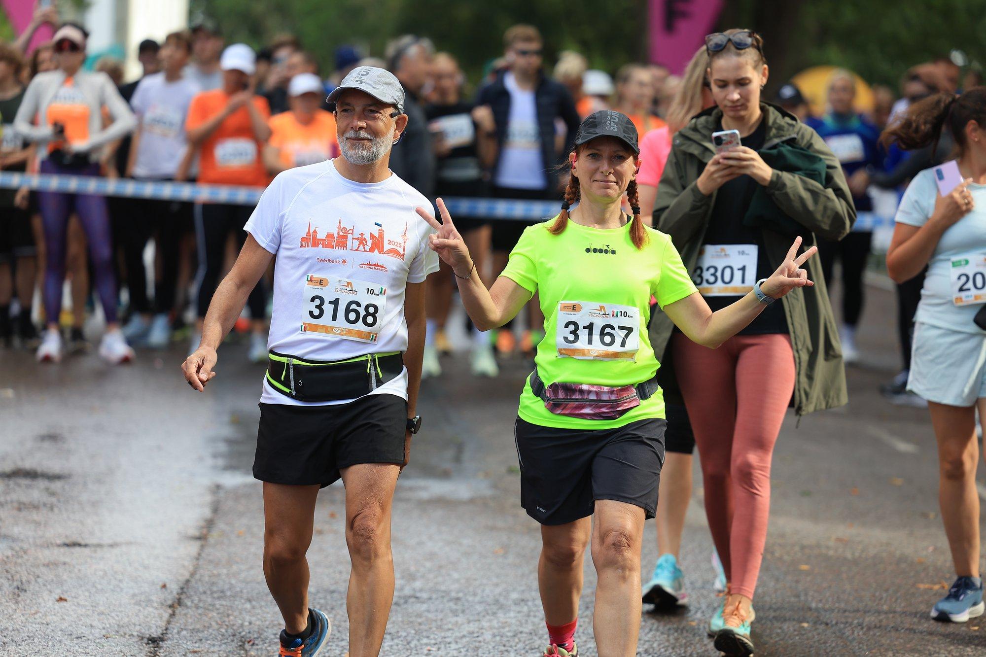 FOTOD JA OTSEPILT | Osavõtjaterohke Tallinna Sügisjooksu võitis lätlane