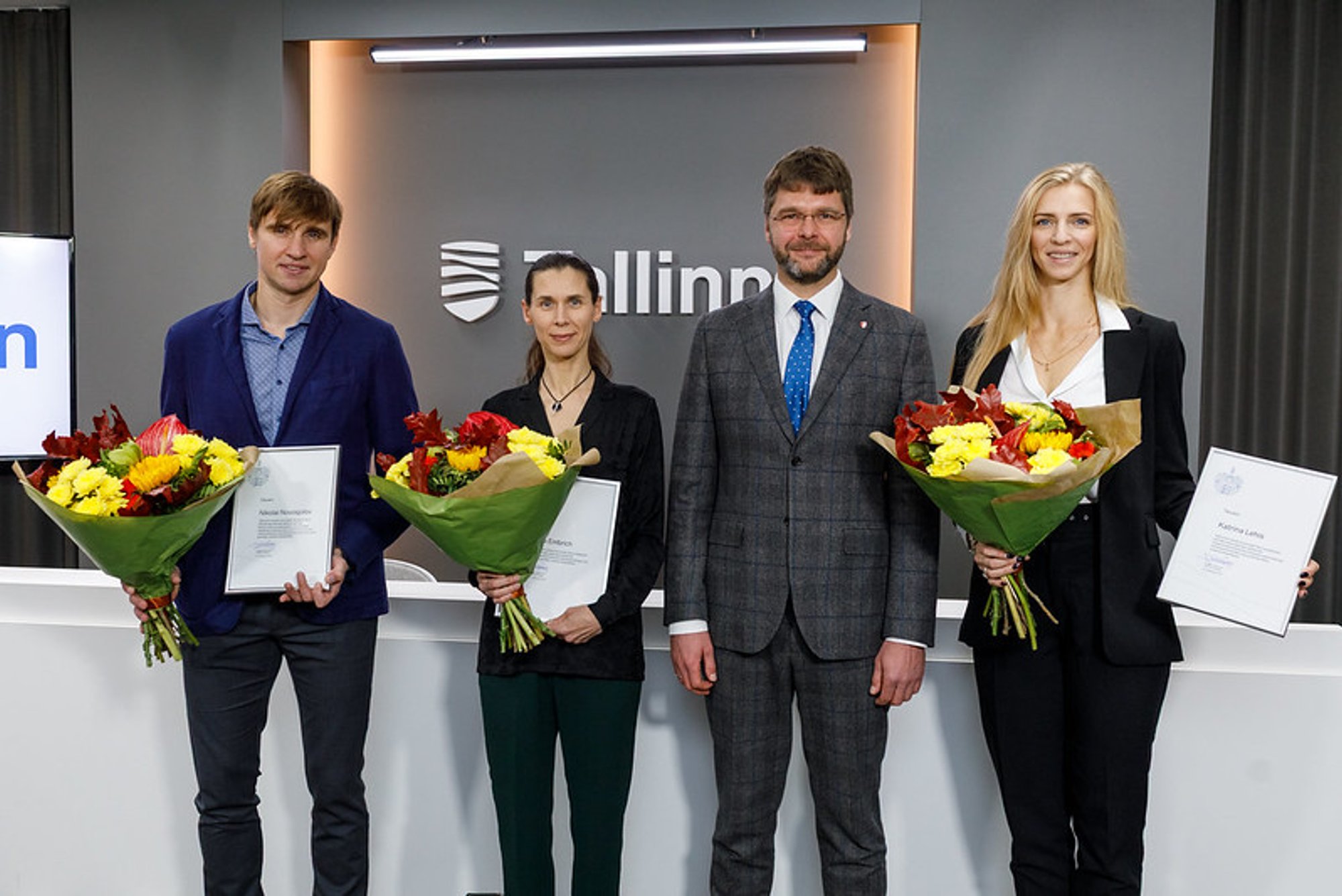 Tallinn premeeris tiitlivõistlustelt medalitega naasnud vehklejaid ja nende treenereid 23 250 euroga