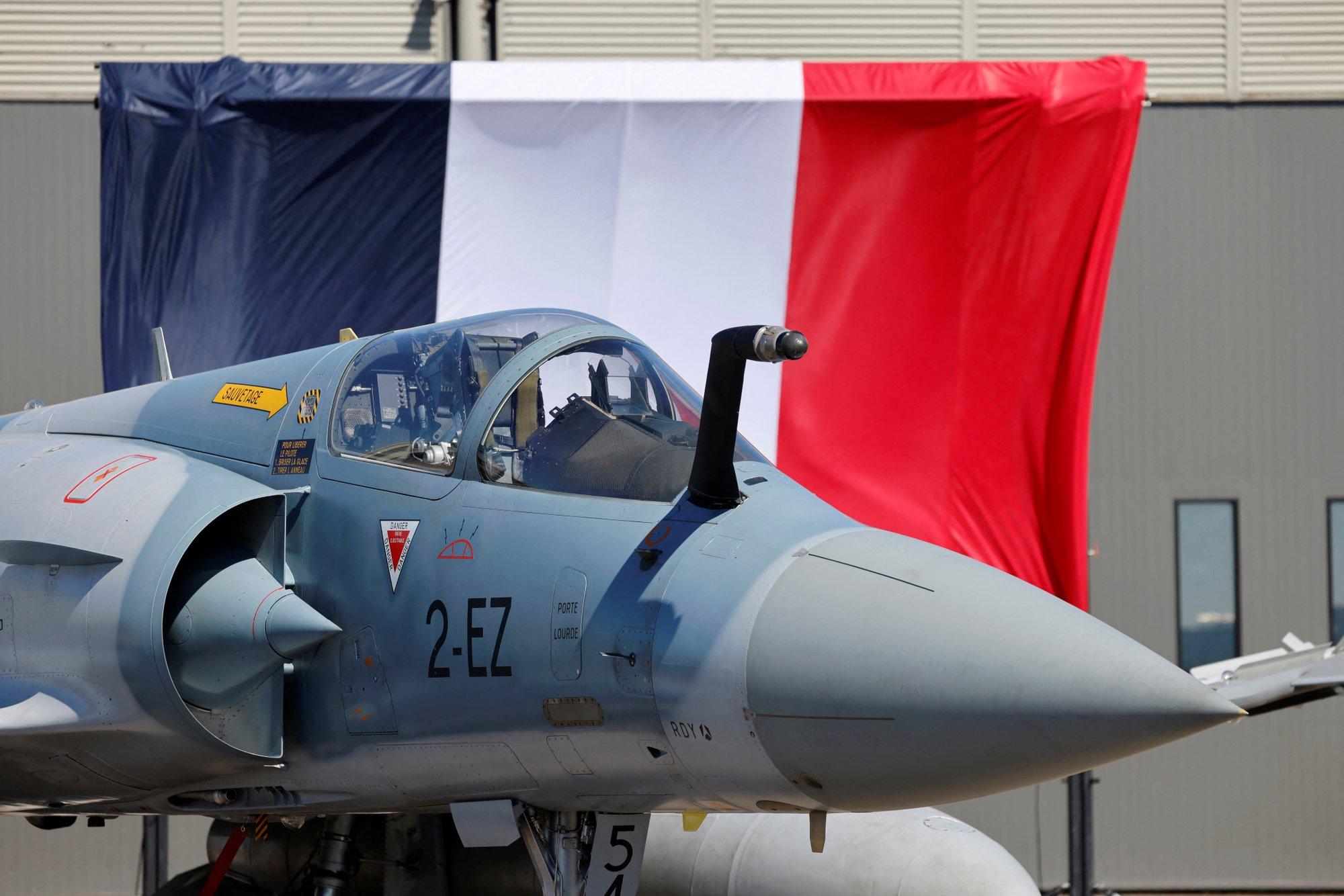 Prantsusmaa annab Mirage’e juurde. Mis on taskuülekaal ja kuidas see Ukrainat venelaste vastu aitab?