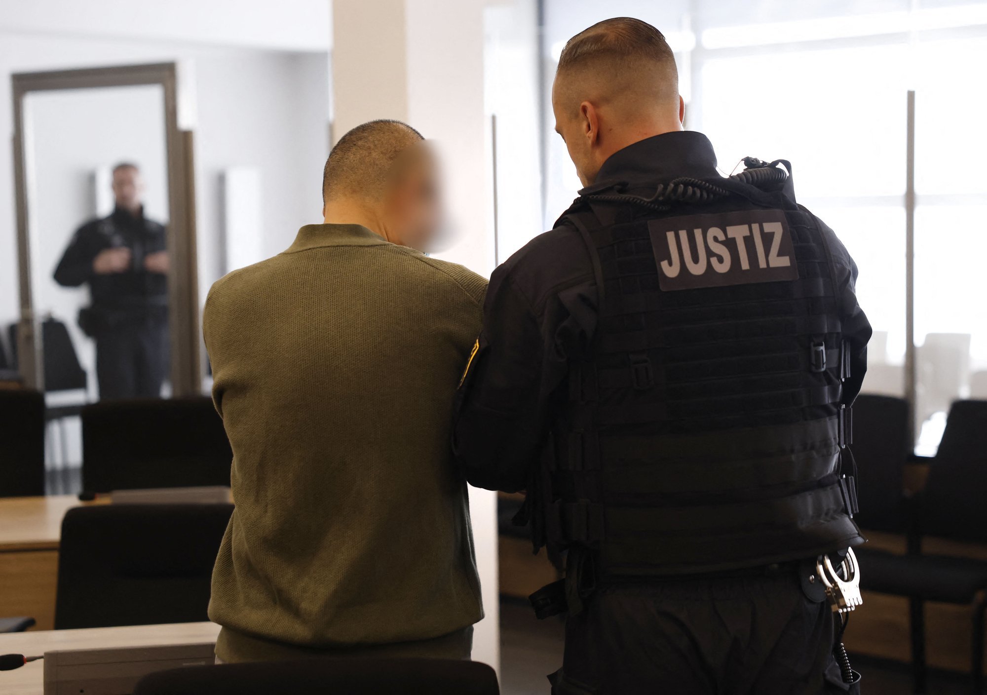 Endise Europarlamendi saadiku ja AfD liikme abiline vangistati Hiina nimel luuramise eest