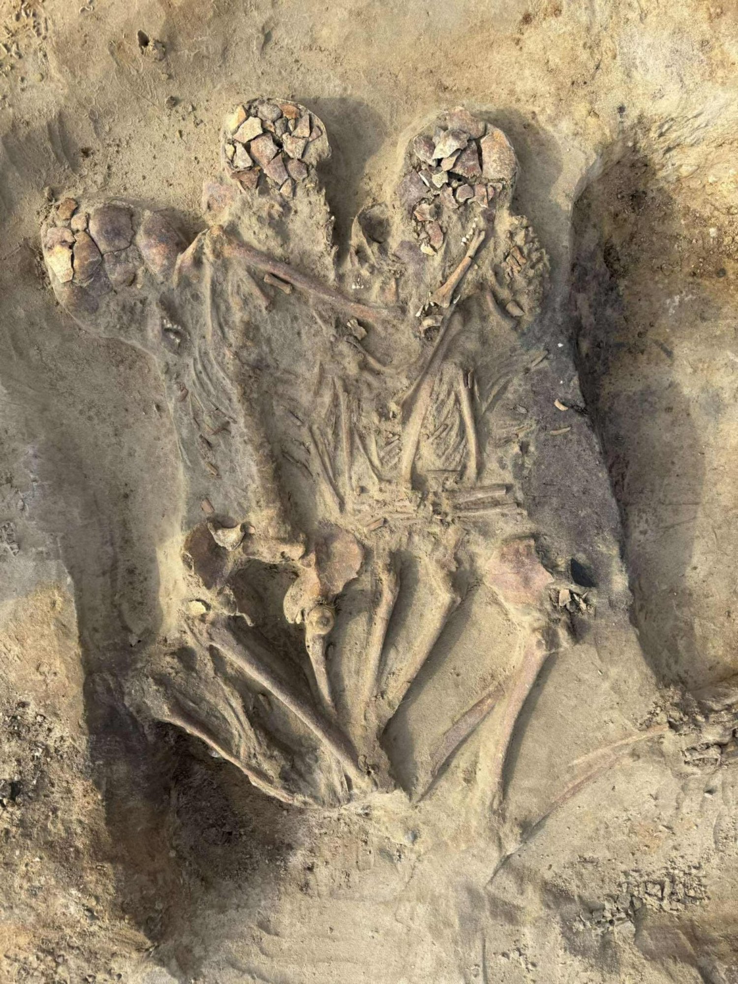 FOTOD | Poolas avastati salapärane üksteist embavate inimeste matmispaik