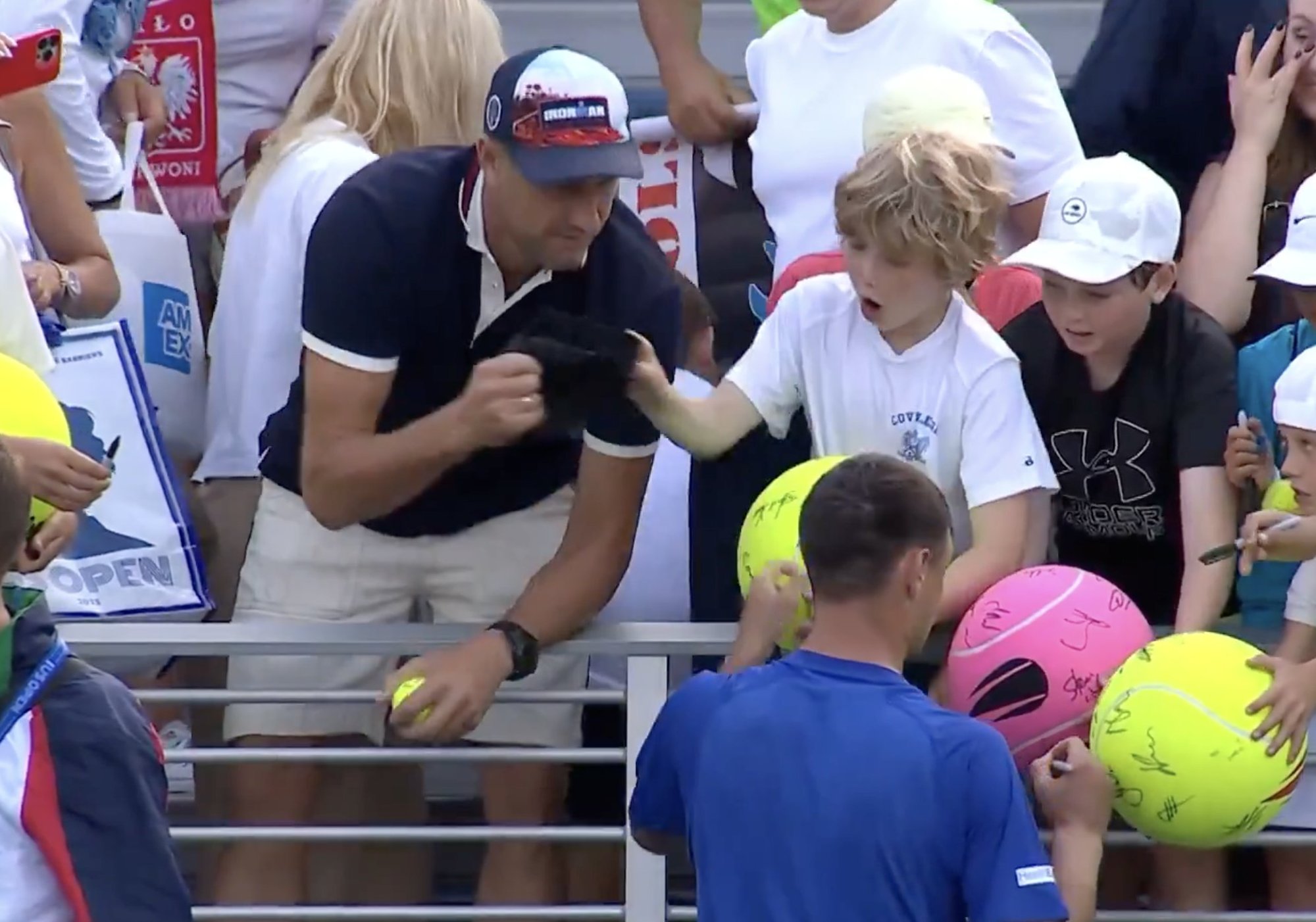 VIDEO | „Mida sa teed!?“ Poola miljonär varastas US Openil väikselt poisilt mütsi