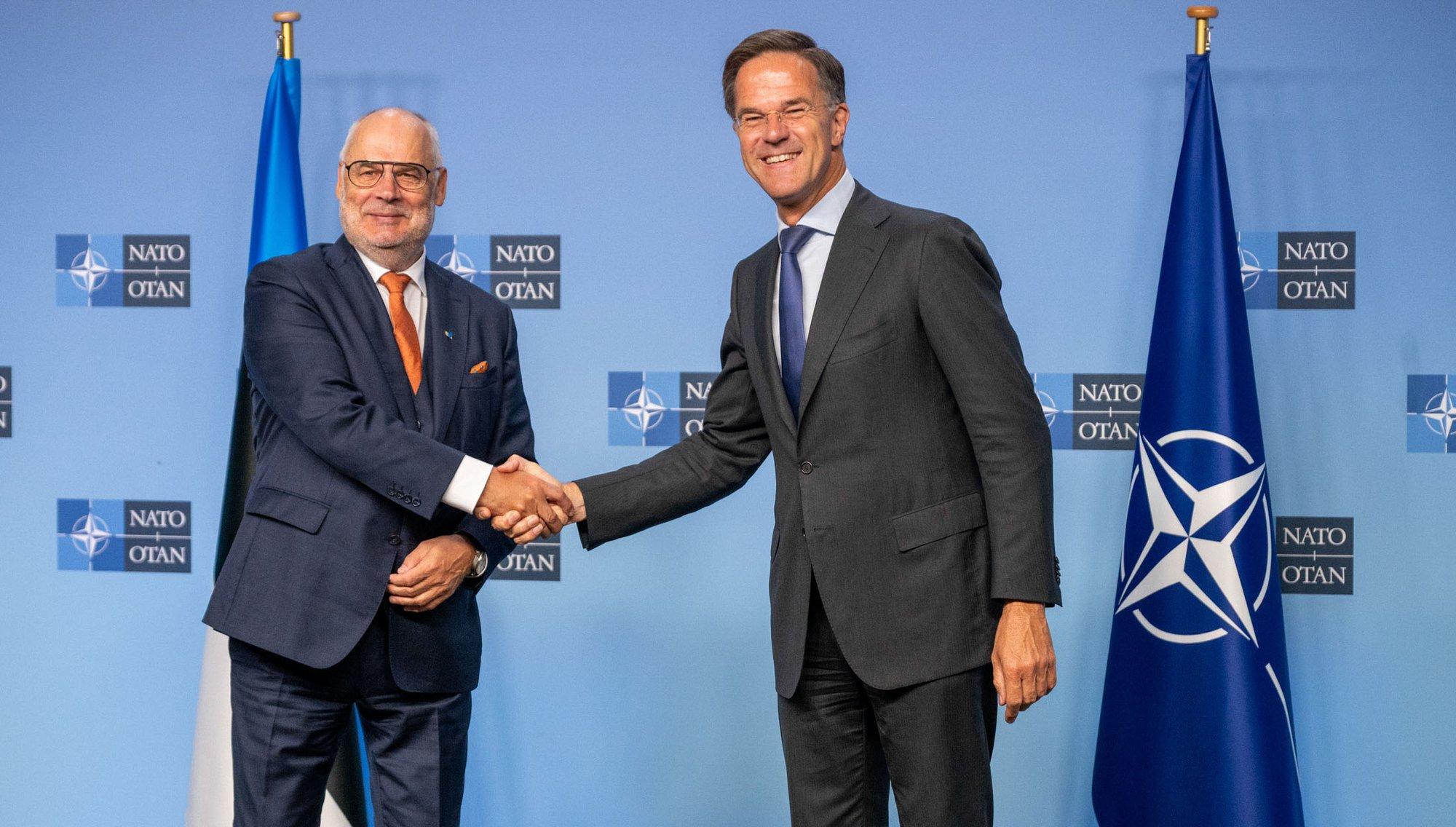 Brüsselis Karisega kohtunud Rutte nimetas Eestit NATO-s teenäitajaks