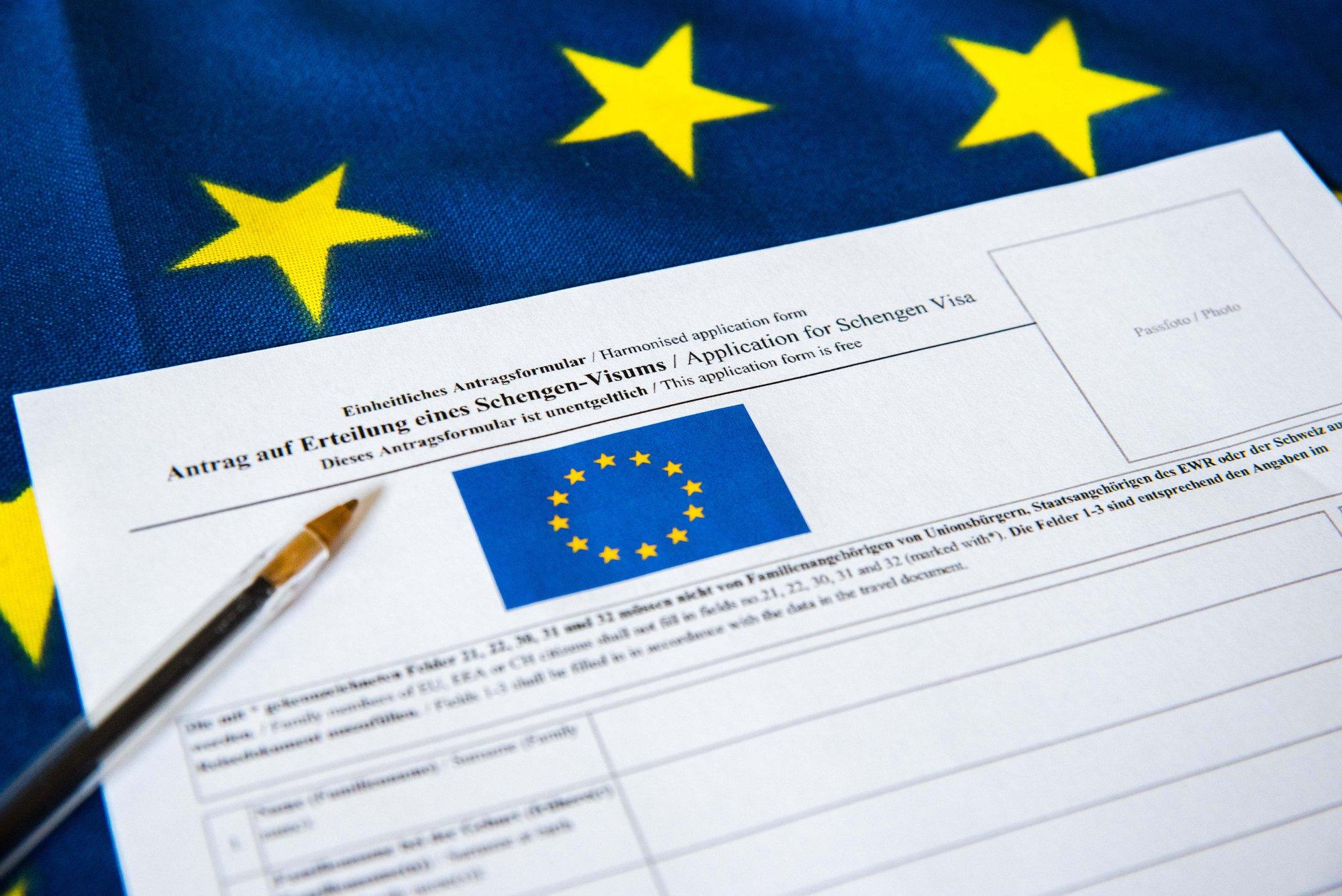 Brüssel kavatseb karmistada viisade väljastamist Vene kodanikele