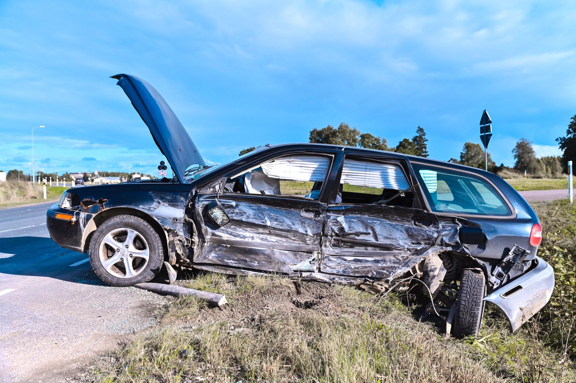 VIDEO ja FOTOD | Järvamaal sõideti Volvo külg pilbasteks, õnneks kumbki juht haiglaravi ei vajanud