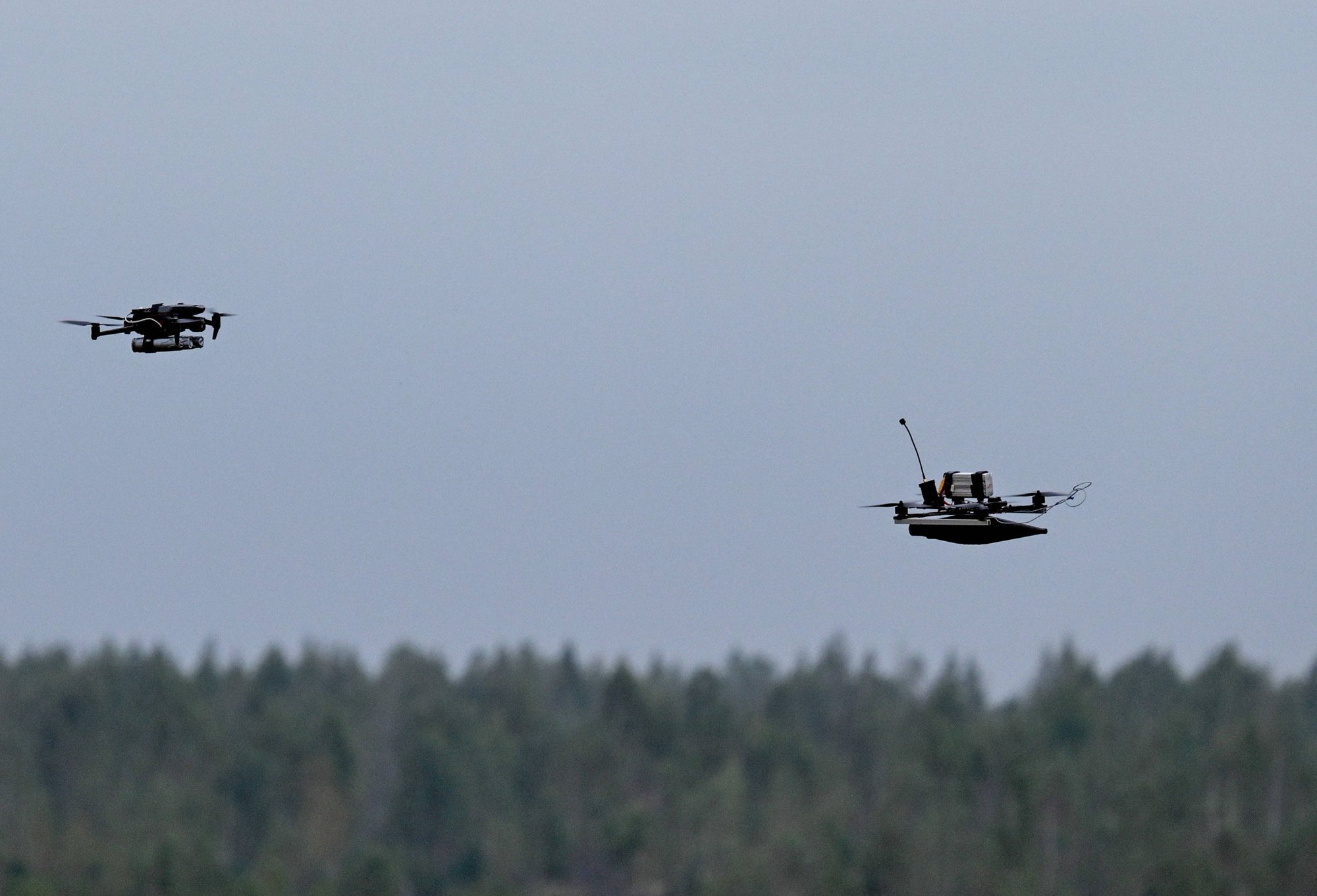 Poolas tulistati alla valitsushoonete kohal lennanud droon