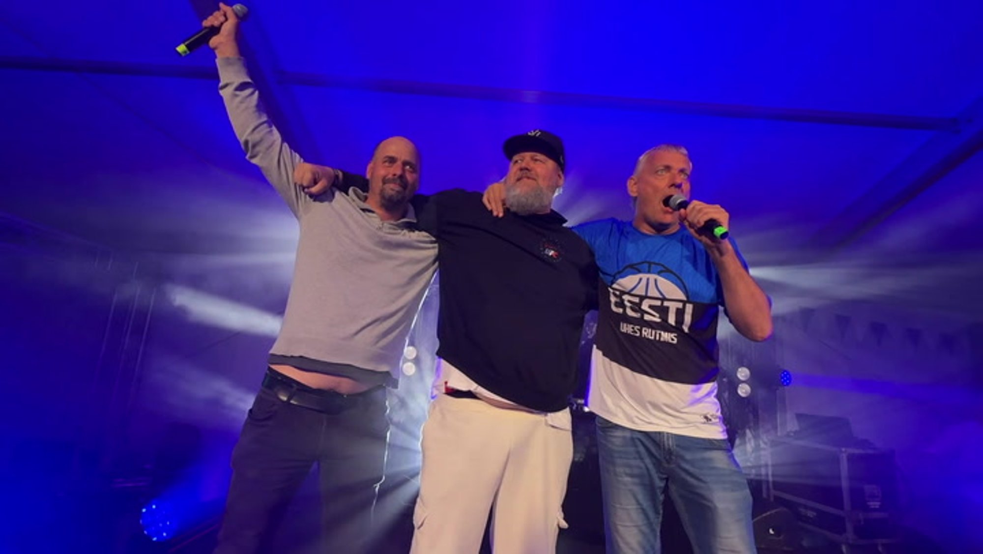 DELFI VIDEO | „Sest see on meie mäng!“ Genka, Gert Kullamäe ja Kalev Kruus kütsid Riias Eesti korvpallifänne üles