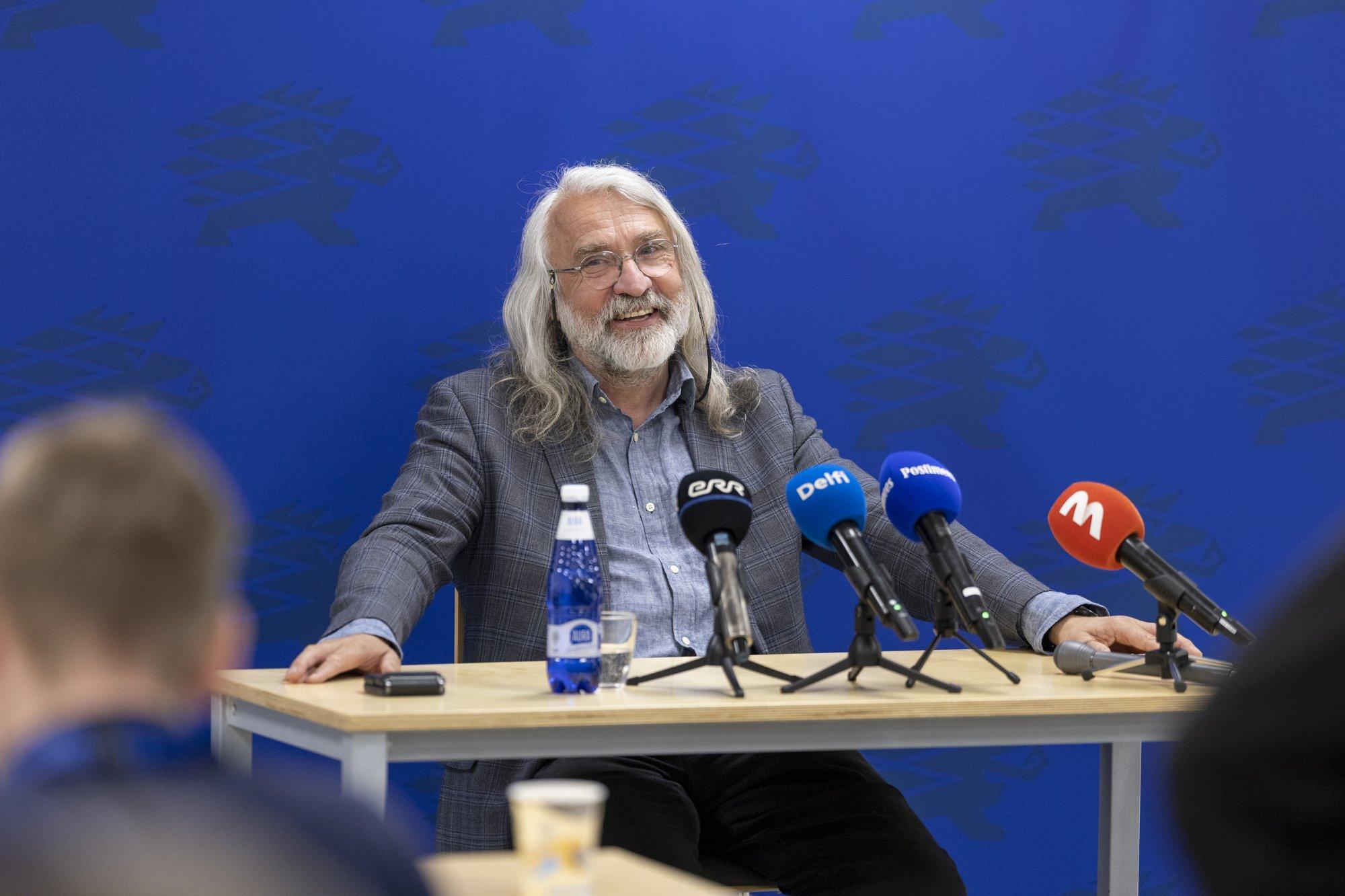 Jalgpalliliidu suursponsorid ei tõtta Pohlaku seisukohti hukka mõistma