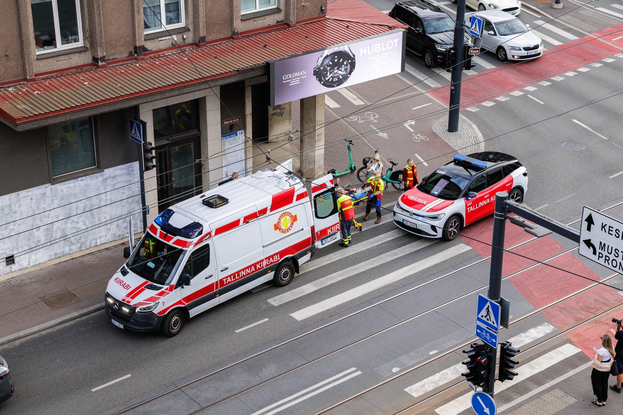 FOTOD | Tallinnas sõitis buss otsa jalgratturile, kes viidi kontrolliks haiglasse