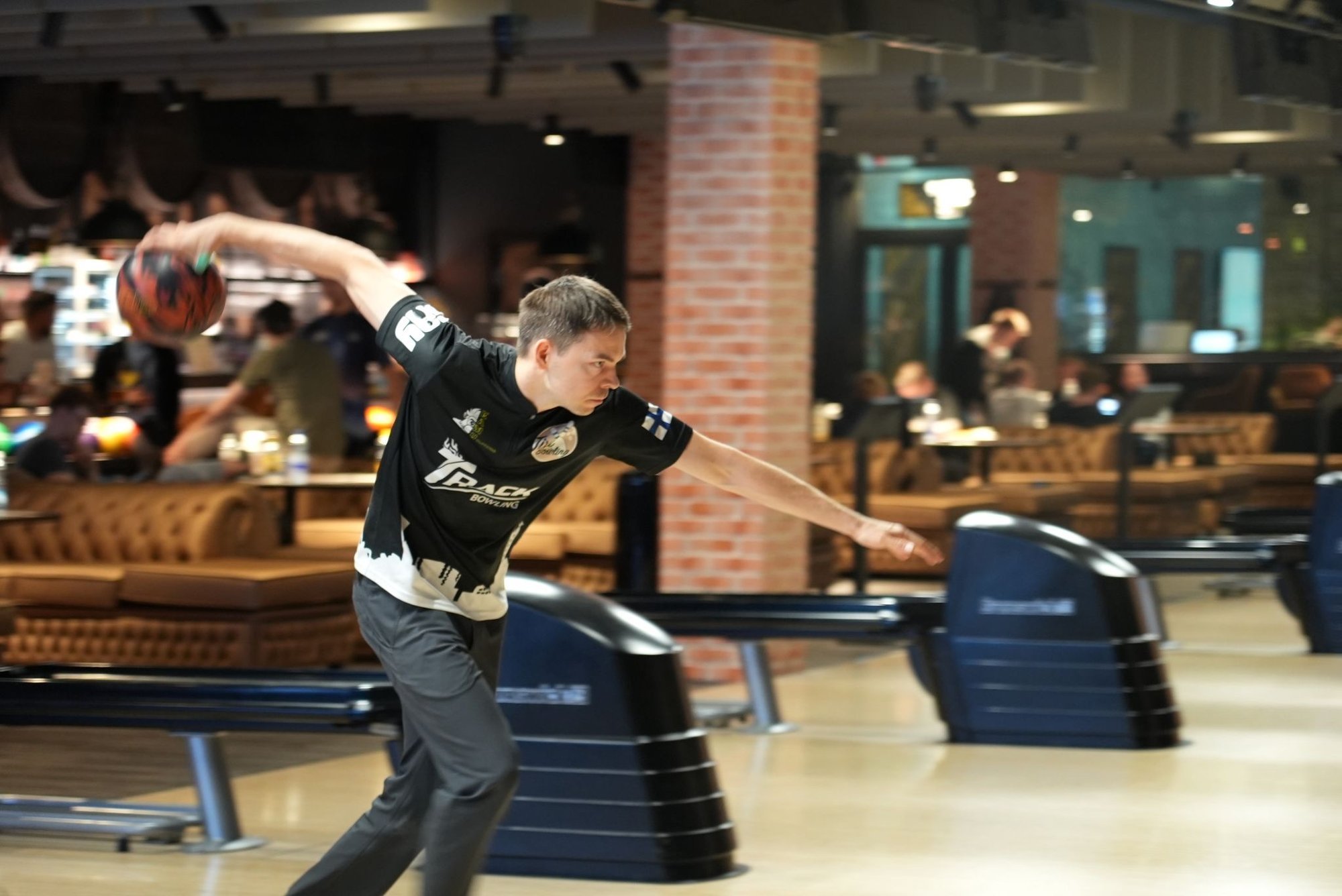 FOTOD | Tallinnas toimus 33 000-eurose auhinnafondiga bowlinguturniir. Soomlaste omavahelise finaali otsustas vaid üks punkt