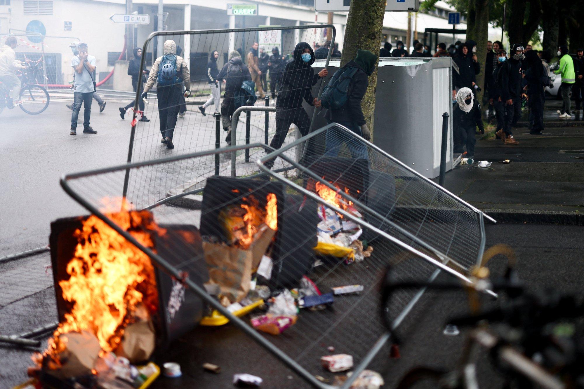 Prantsusmaal puhkesid üleriigilised meeleavaldused, mitusada inimest on kinni peetud