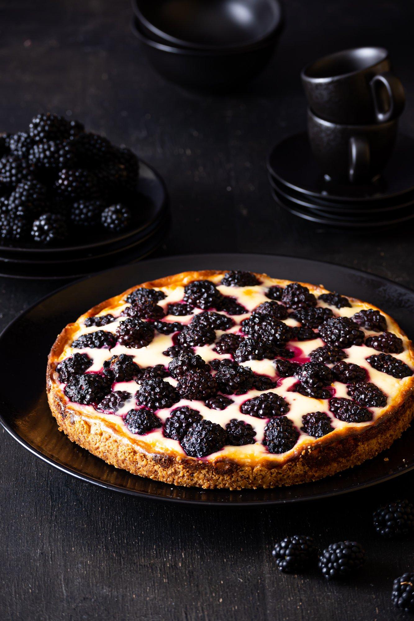 Sügise magusam pale: lihtne põldmarjakook hapukoore-kreemiga valmib suurema vaevata