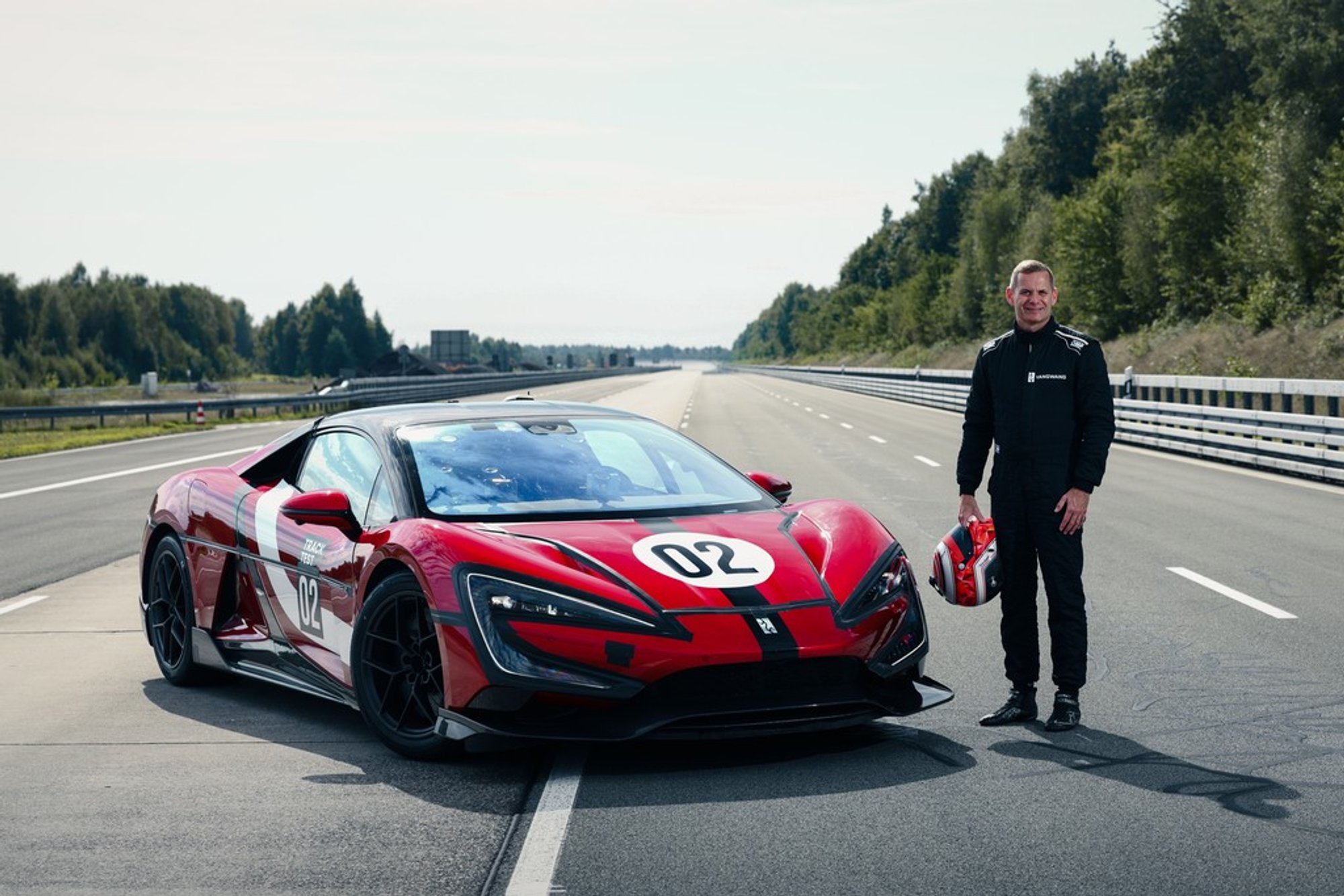 496,22 km/h: hiinlased napsasid maailma kiireima seeriaauto tiitli