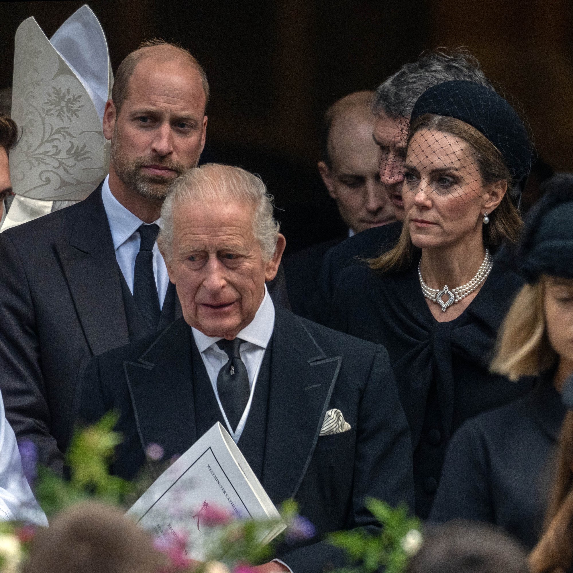 Ootamatu uudis: kuningliku paari lahkuminek tuli avalikuks keset matuseid