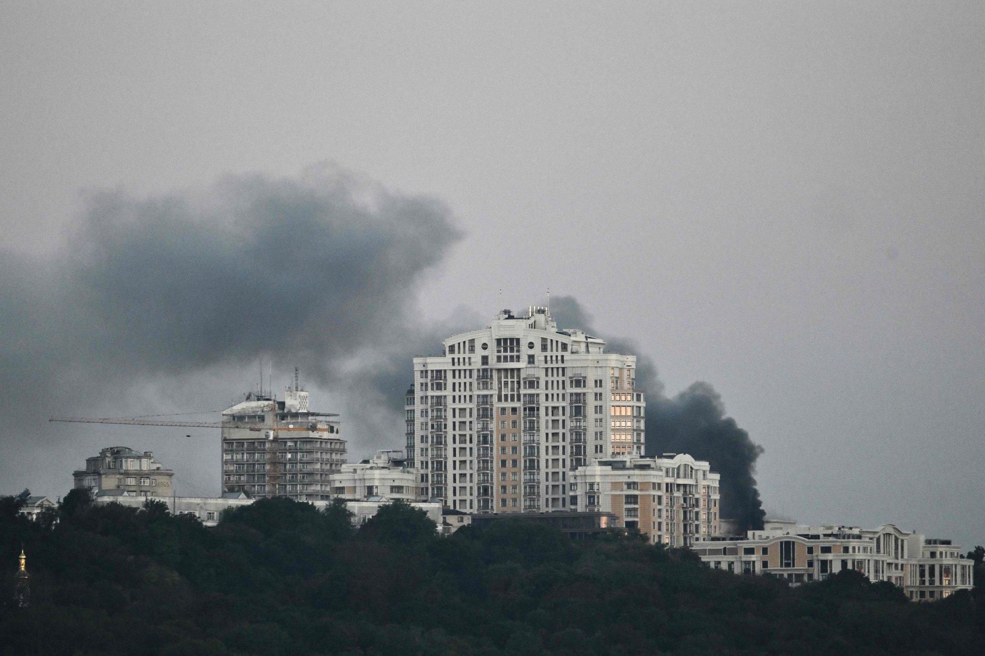 Venemaa rekordiline õhurünnak kahjustas Kiievis esmakordselt valitsushoonet, pihta said ka elumajad