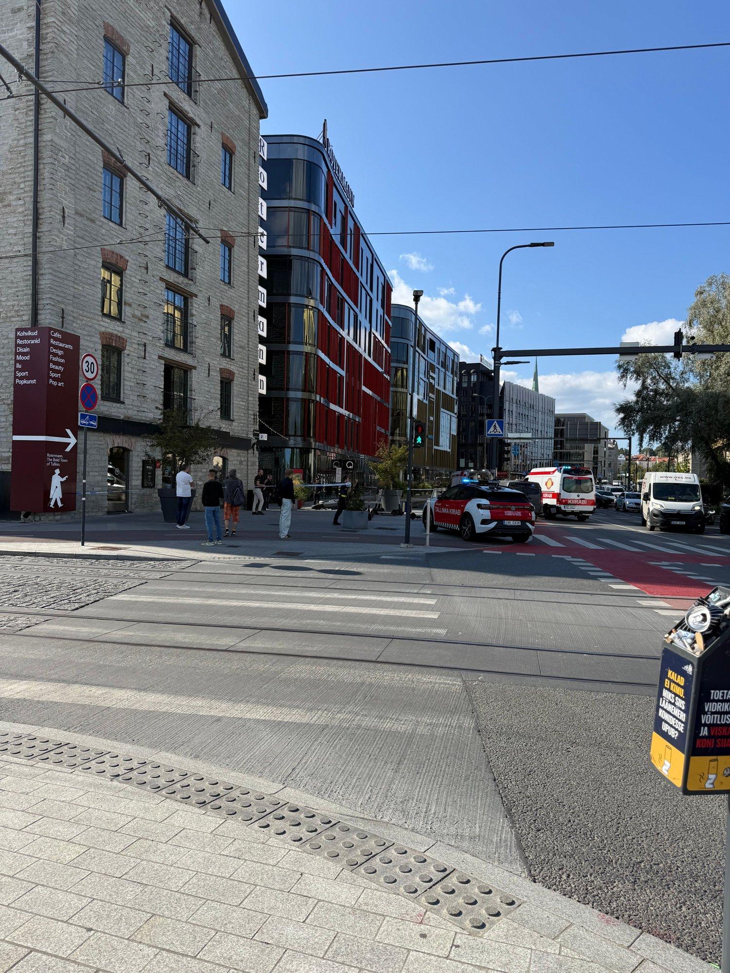 Rotermanni tänaval juhtus liiklusõnnetus, liiklus on tugevalt häiritud