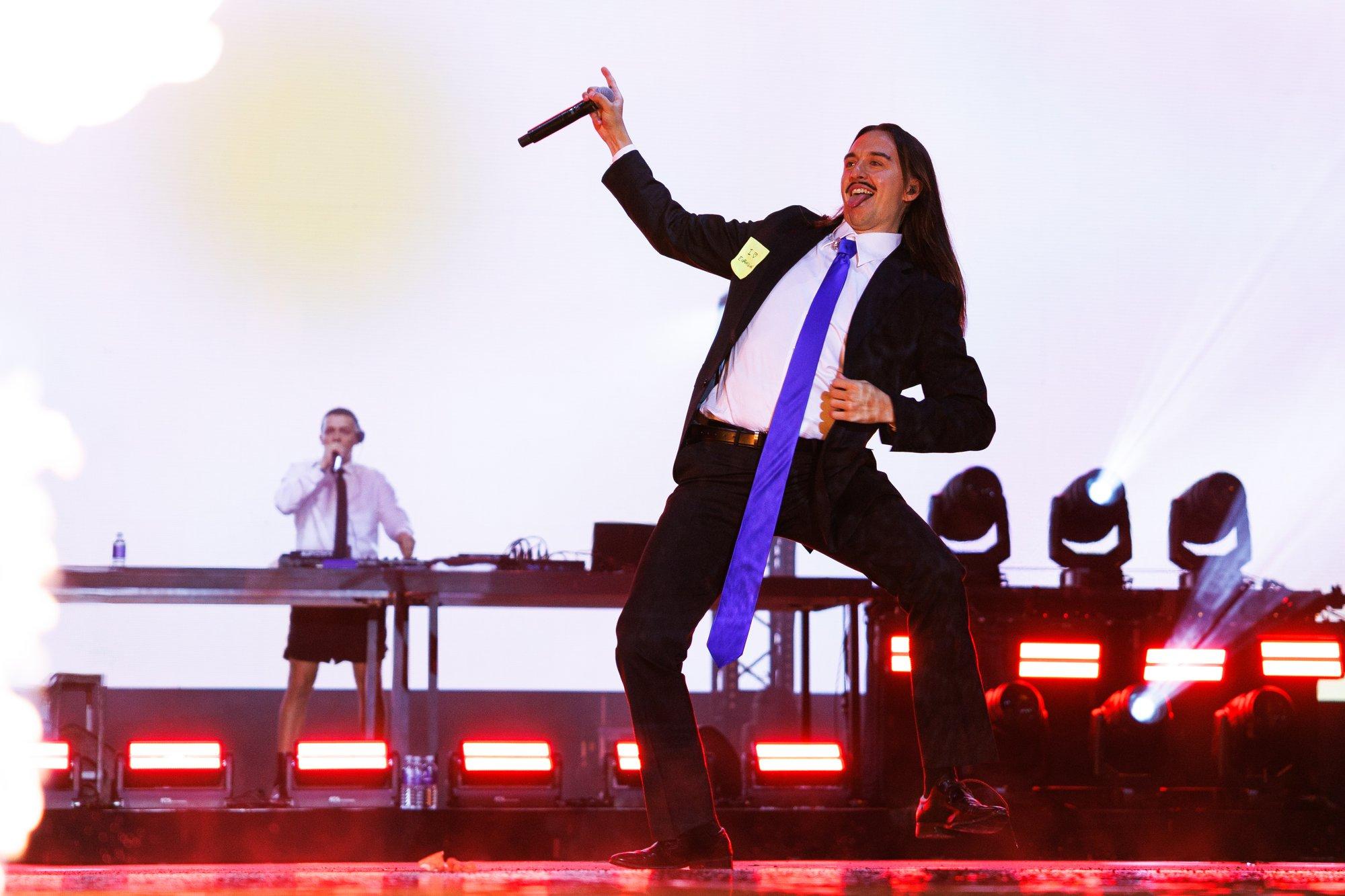 FOTO | „Tellija: tervisekassa.“ Tommy Cash lõbustas netirahvast oma kuju püstitamisega