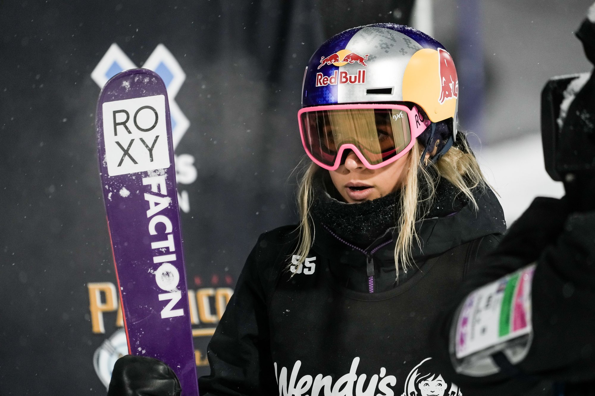 Kelly Sildaru, Mariel Merlii Pulles, Teesi Tuul jpt peavad FIS-i nõudel tegema sootesti