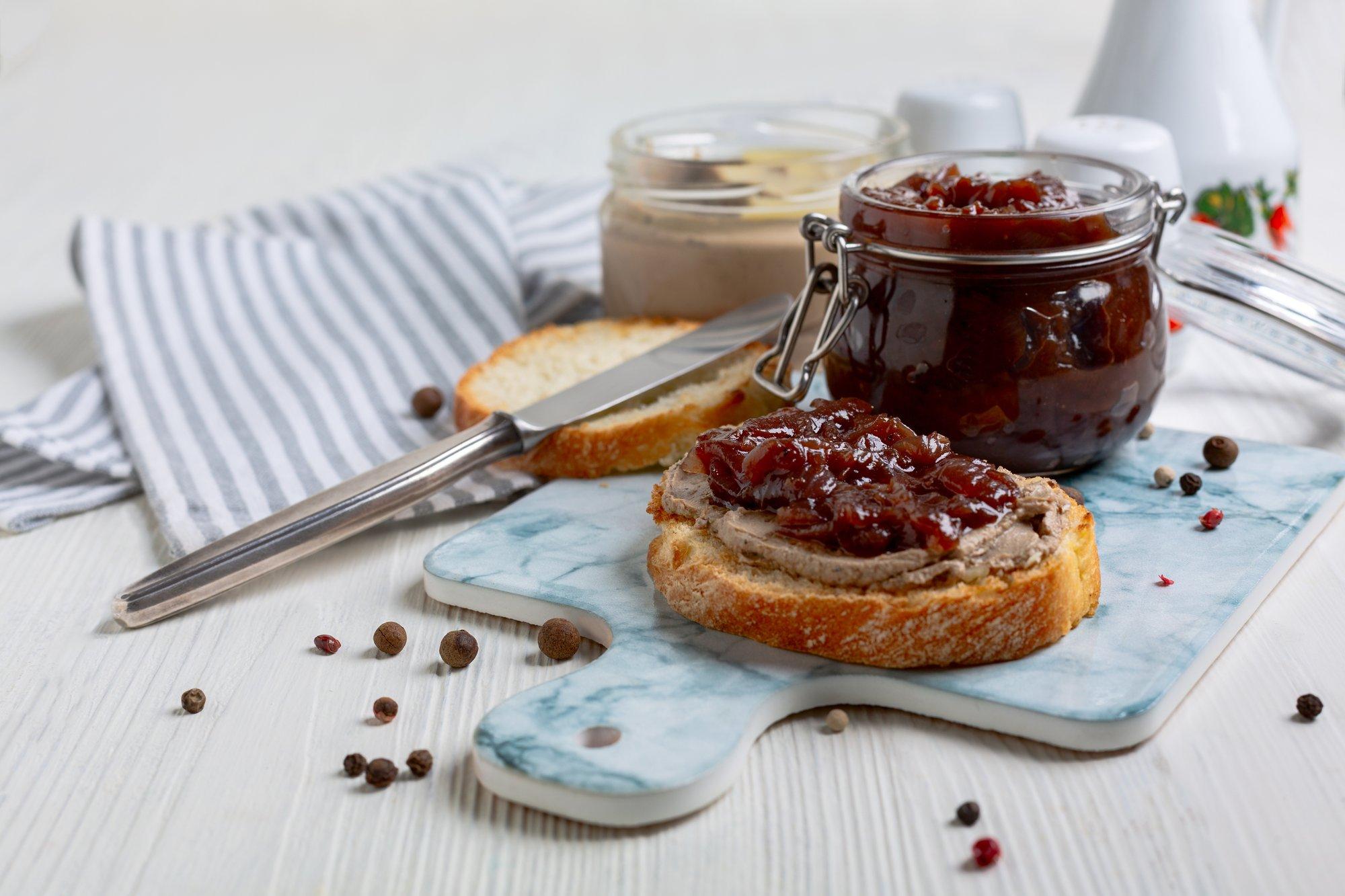 RETSEPTID | Sibulad moosiks ja eriti maitsvaks lisandiks liha, juustu või burgeri juurde