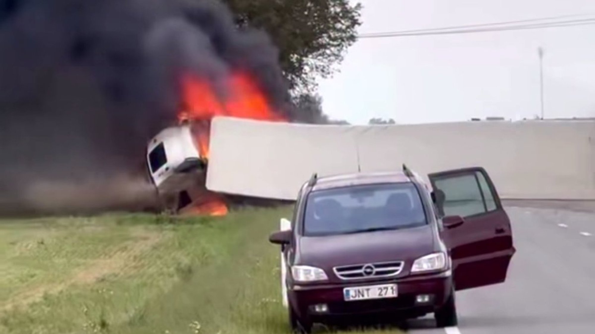 VIDEO | Leedus läks ümber ja süttis õlleveok
