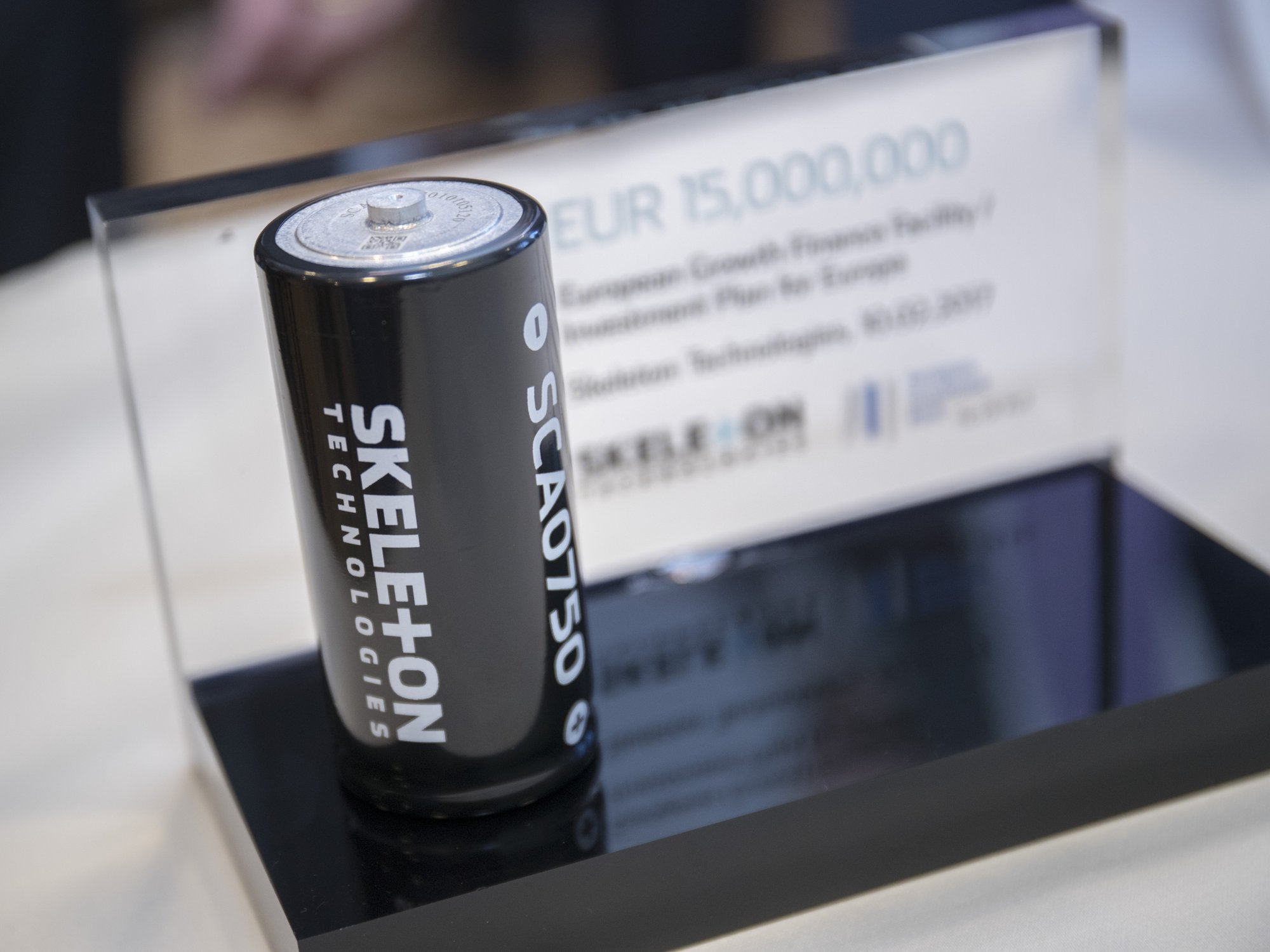 Äripäev: Skeletoni kohal hõljuvad mustad pilved