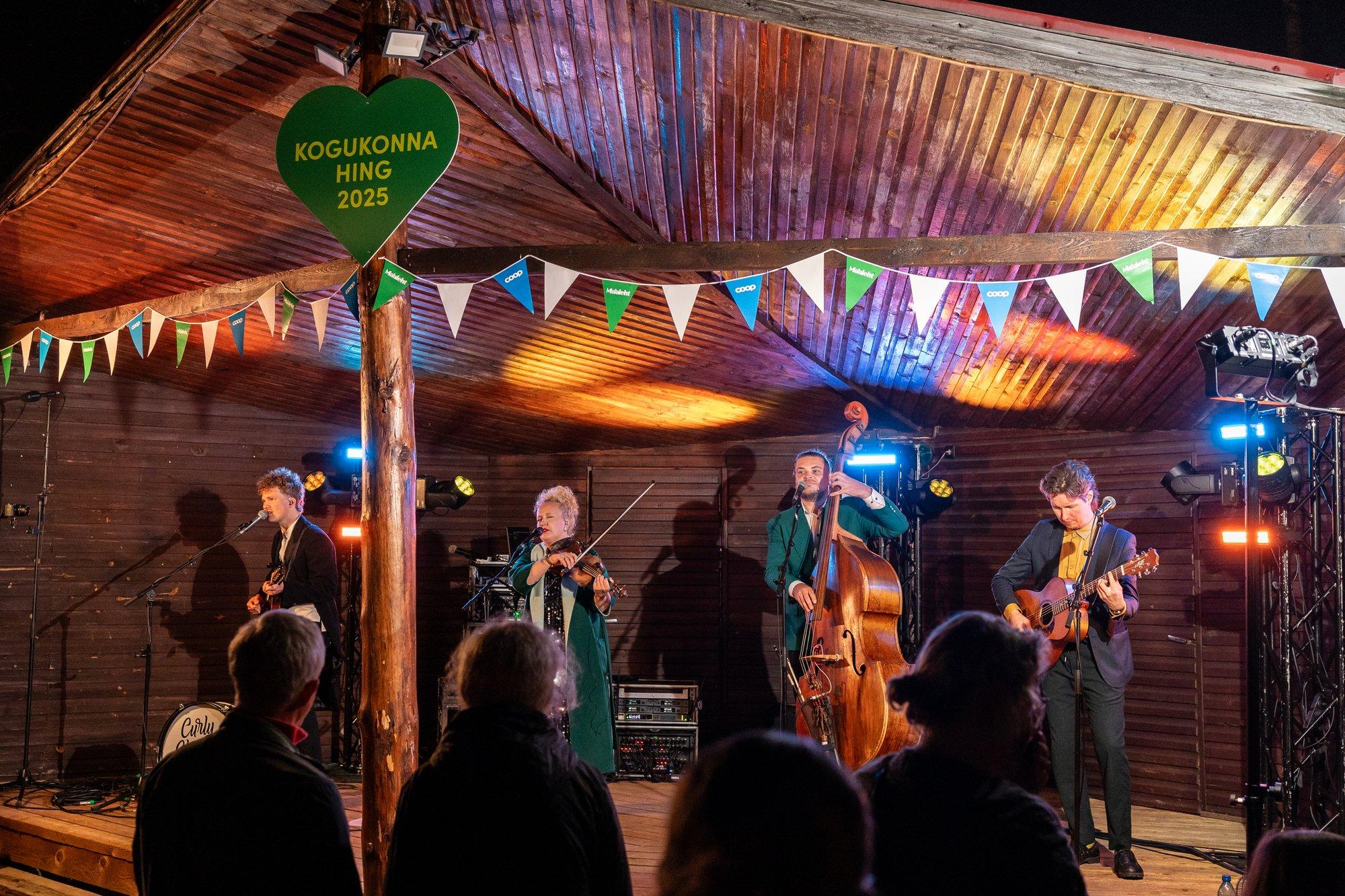 VIDEO | Vaata, kuidas Kaasikaia laululaval kogukonna hinge võidusimmanit peeti