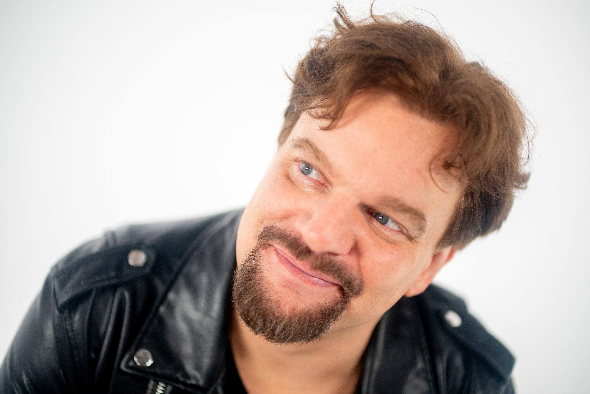 Üle maailma oodatud Soome koomik Ismo: eestlastel ja soomlastel on üsna must huumorimeel