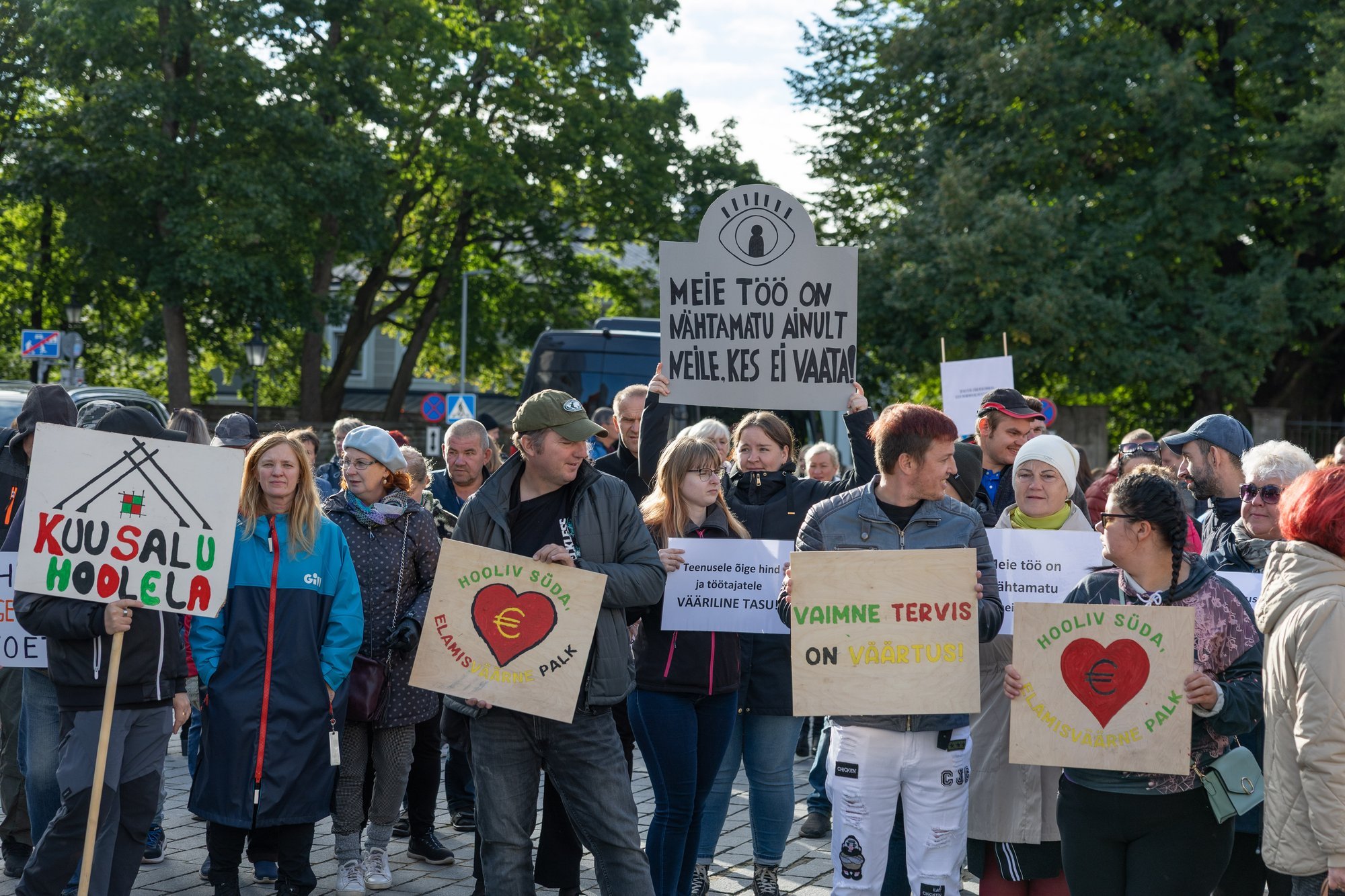 FOTOD | „Võib-olla vajad meid homme sina.“ Erihoolekandeteenuste esindajad kogunesid Toompeale meeleavaldusele
