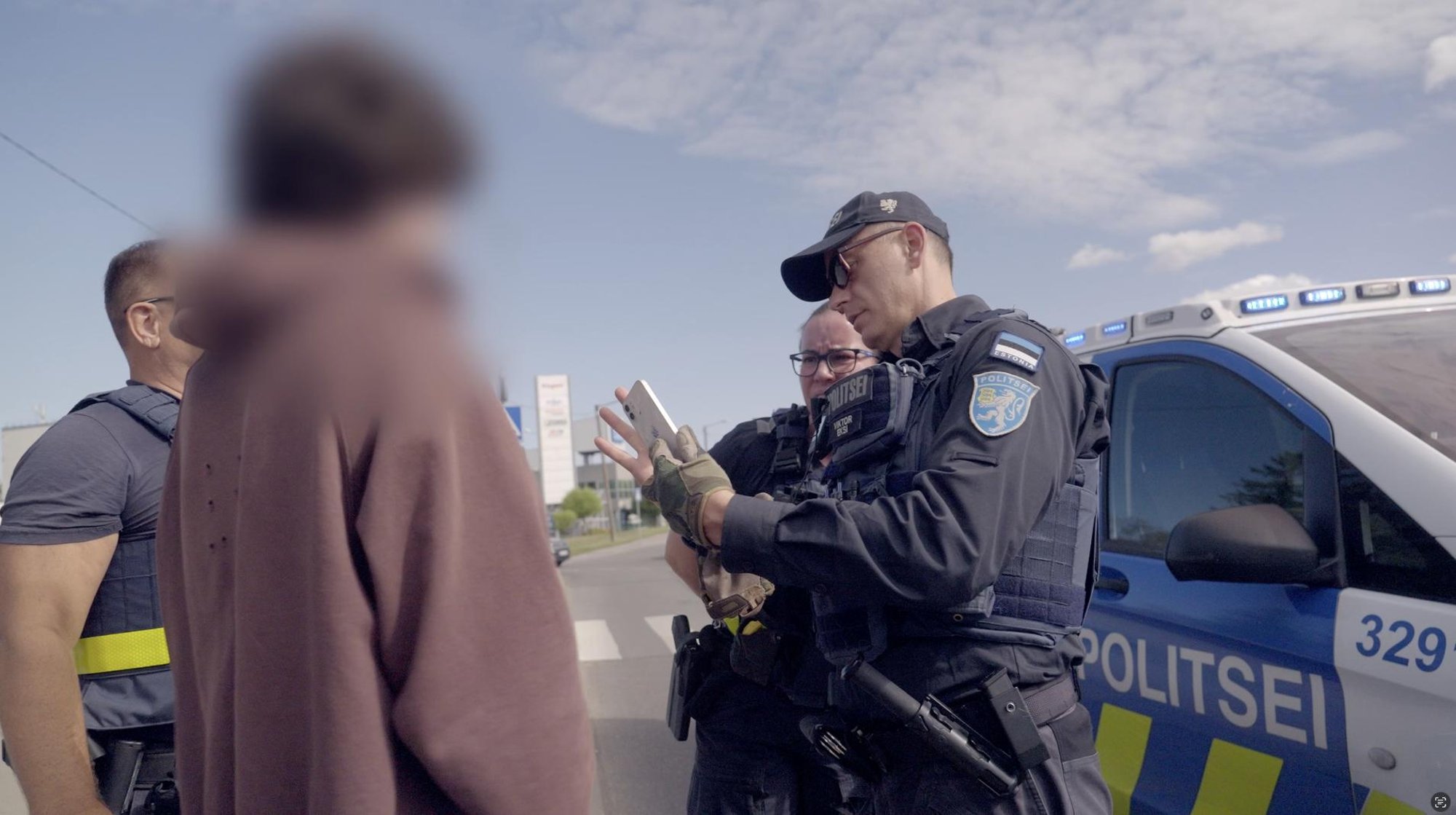 VIDEO | Relvataolise esemega vehkimine, lähisuhtevägivald ja roolis mobiiltelefoni kasutamine. „Kunagi ei tea, mis ees ootab.“