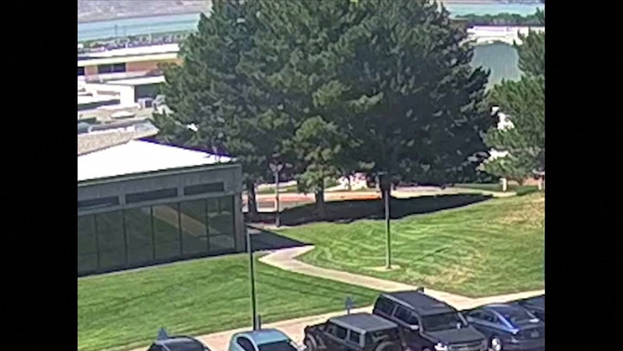 VIDEO | Avaldati salvestis Charlie Kirki arvatava mõrvari põgenemisest