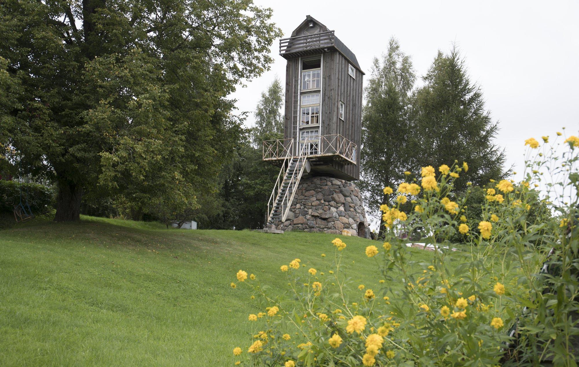 Mees ehitas hiiglasliku pööratava pukktuuliku. “11 minutiga saab täistiir peale.“