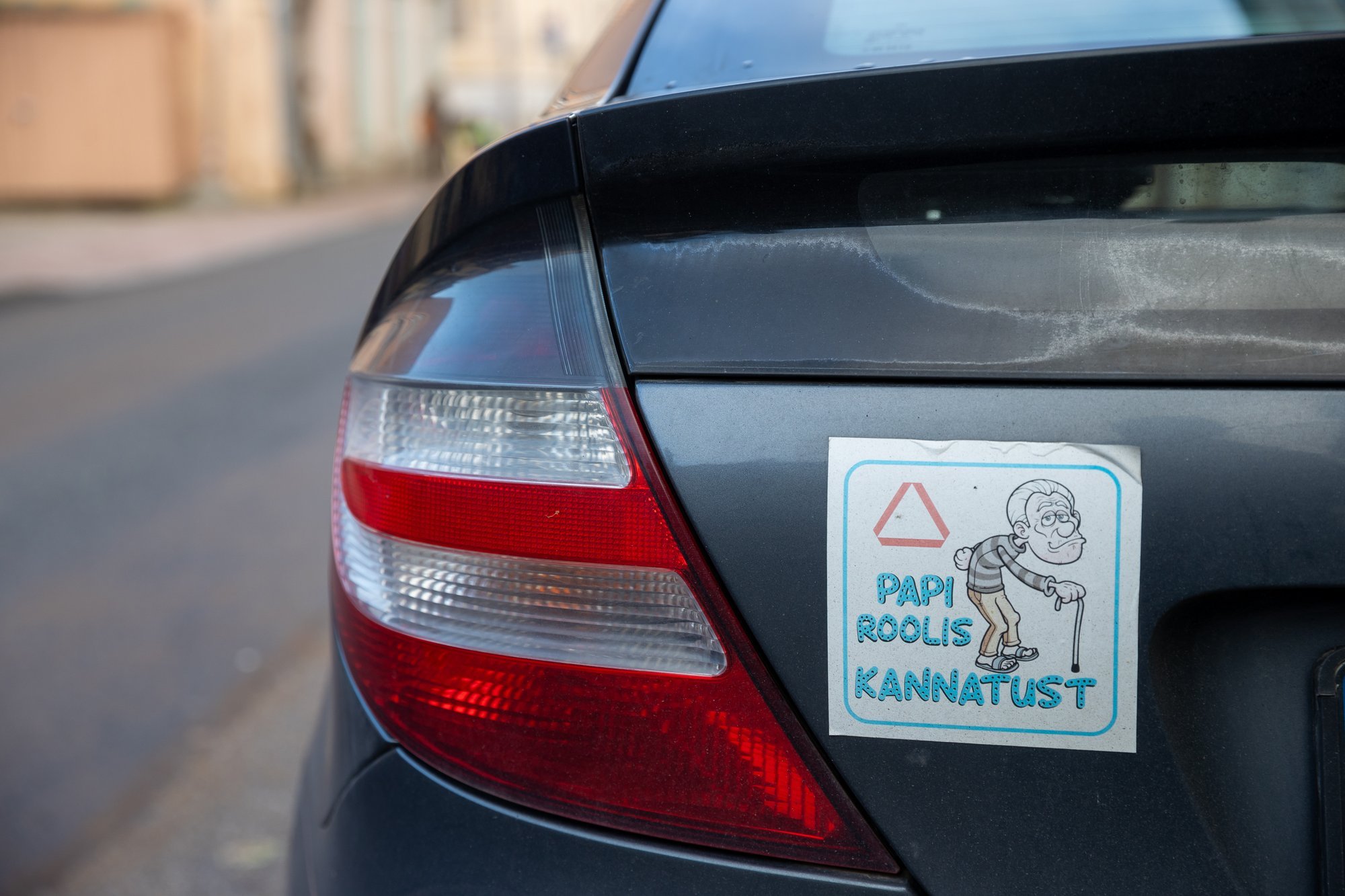 Raugad roolis: kas autojuhtide vanuse alusel sildistamine on sobilik või mitte?