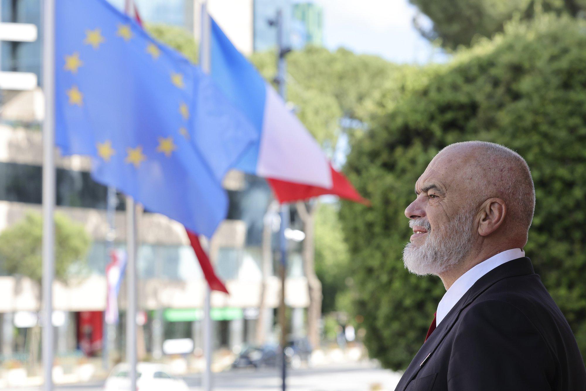 Albaania pani riigihangete eest vastutama tehisintellekti abil loodud „ministri“