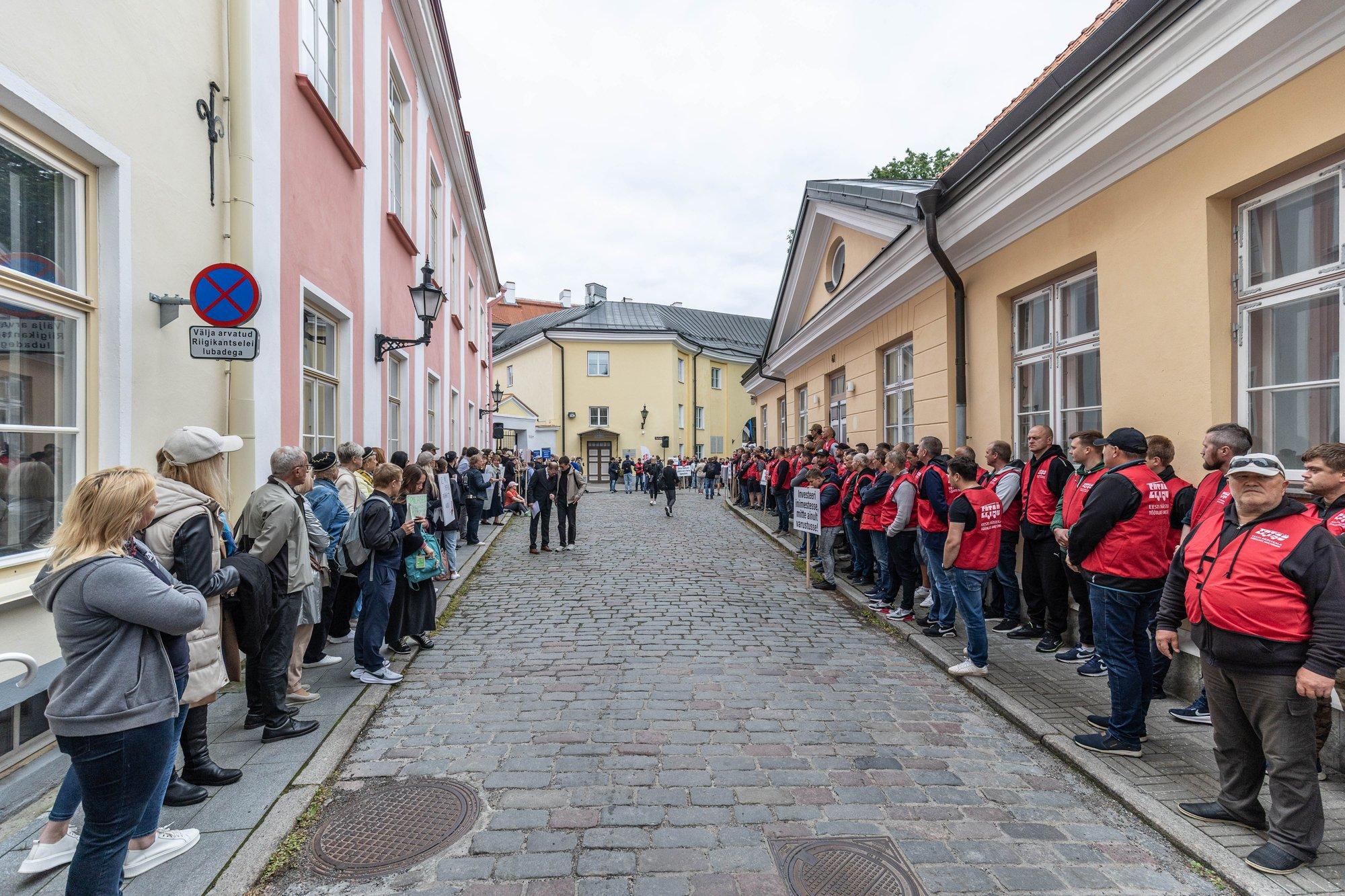 VIDEOD | Palgateema kütab kirgi ning õhus on õpetajate streik. Michal meeleavaldajate ette ei ilmunud