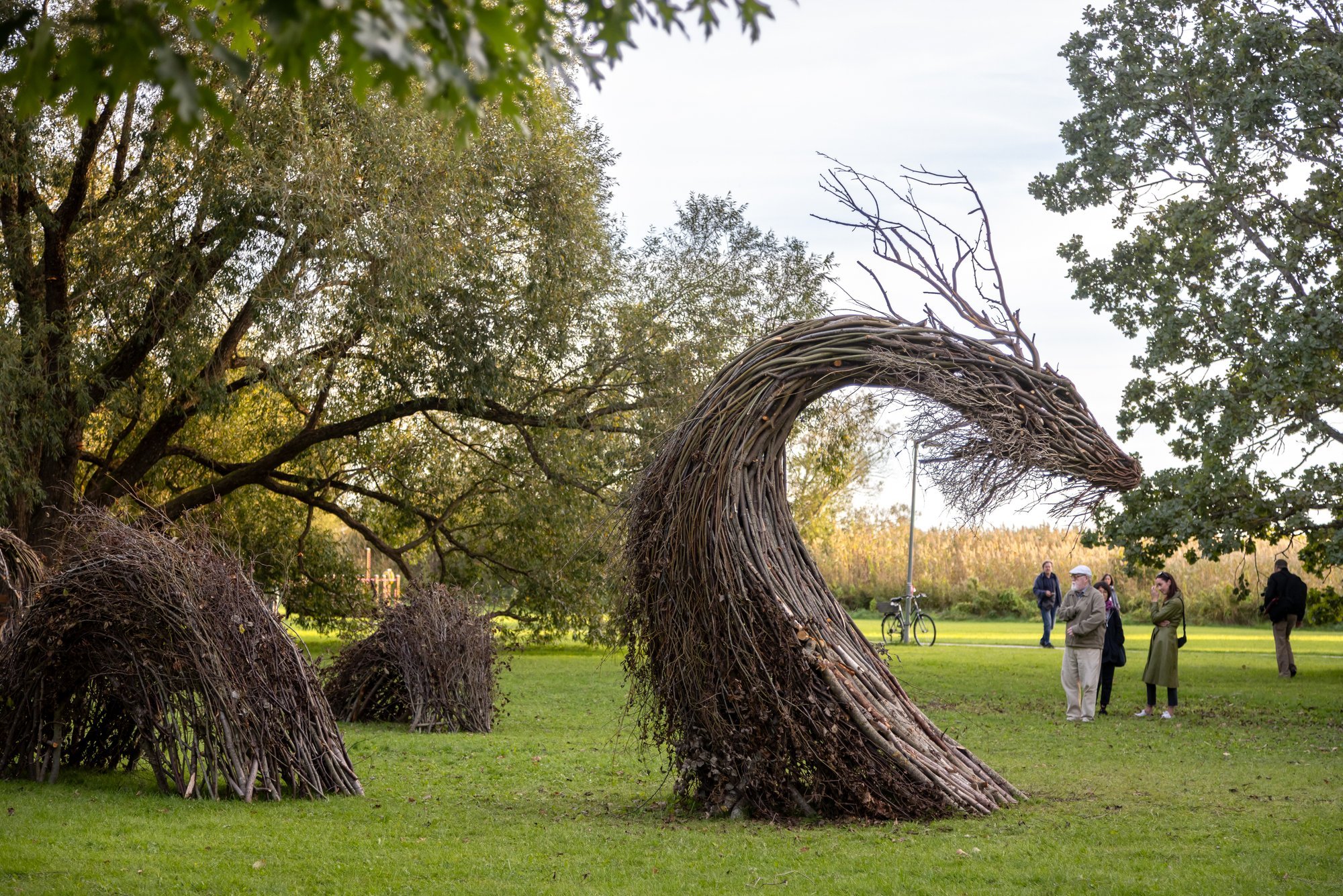 FOTOD | Pärnu rannaparki ehib nüüd võimas loheskulptuur