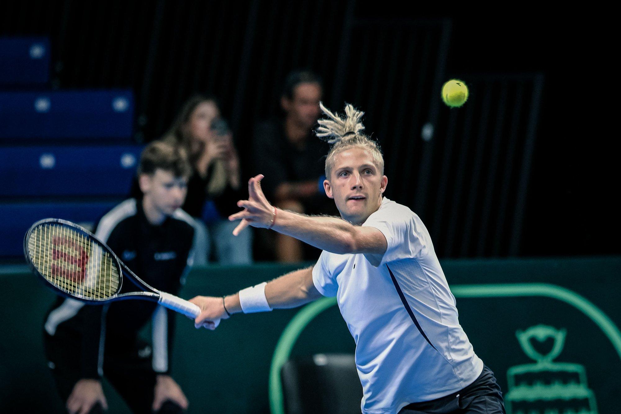 Lajal andis ATP turniiril endisele maailma 21. reketile lahingu, kuid sai 24 tunni jooksul teise kaotuse