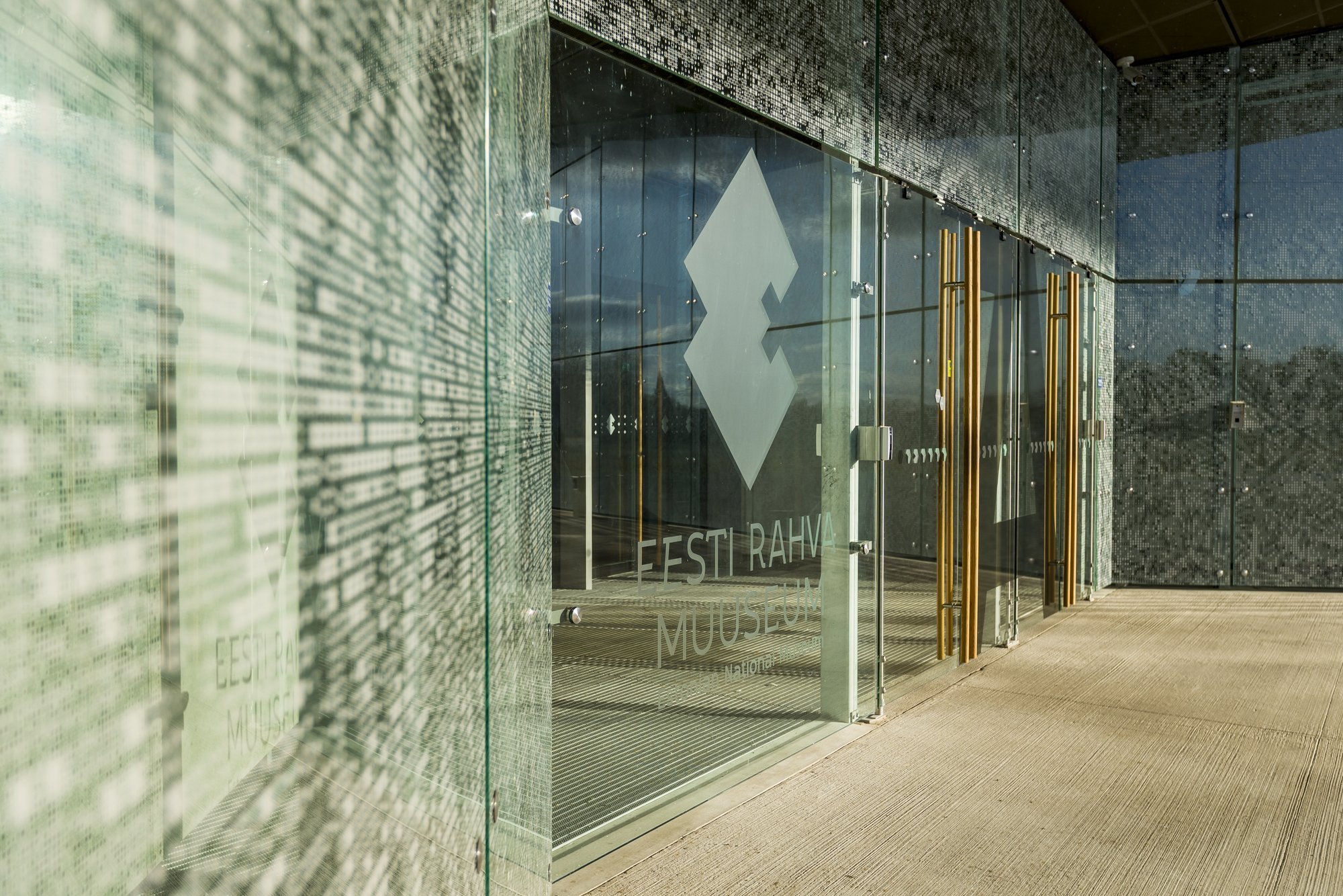 Eesti Rahva Muuseumis kukkus hooldustööline avatud luugist alla