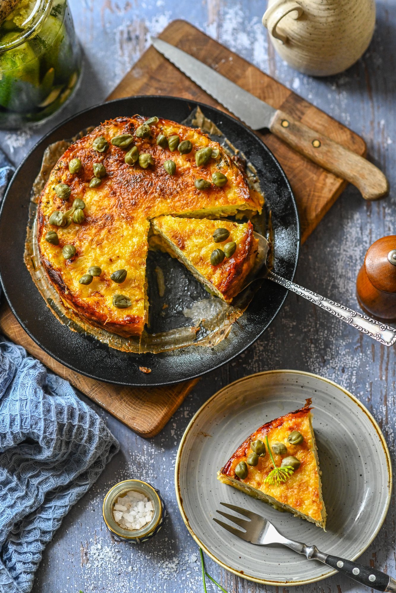 Hea kodune toit veidi uuemas võtmes: soe kodujuustu-suitsukalapirukas keedukartulipõhjal