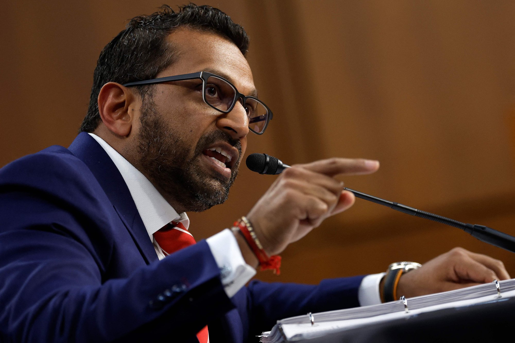 VIDEO | FBI juht Kash Patel läks Epsteini-teemaliste küsimuste peale närvi ja hakkas senaatorit sõimama